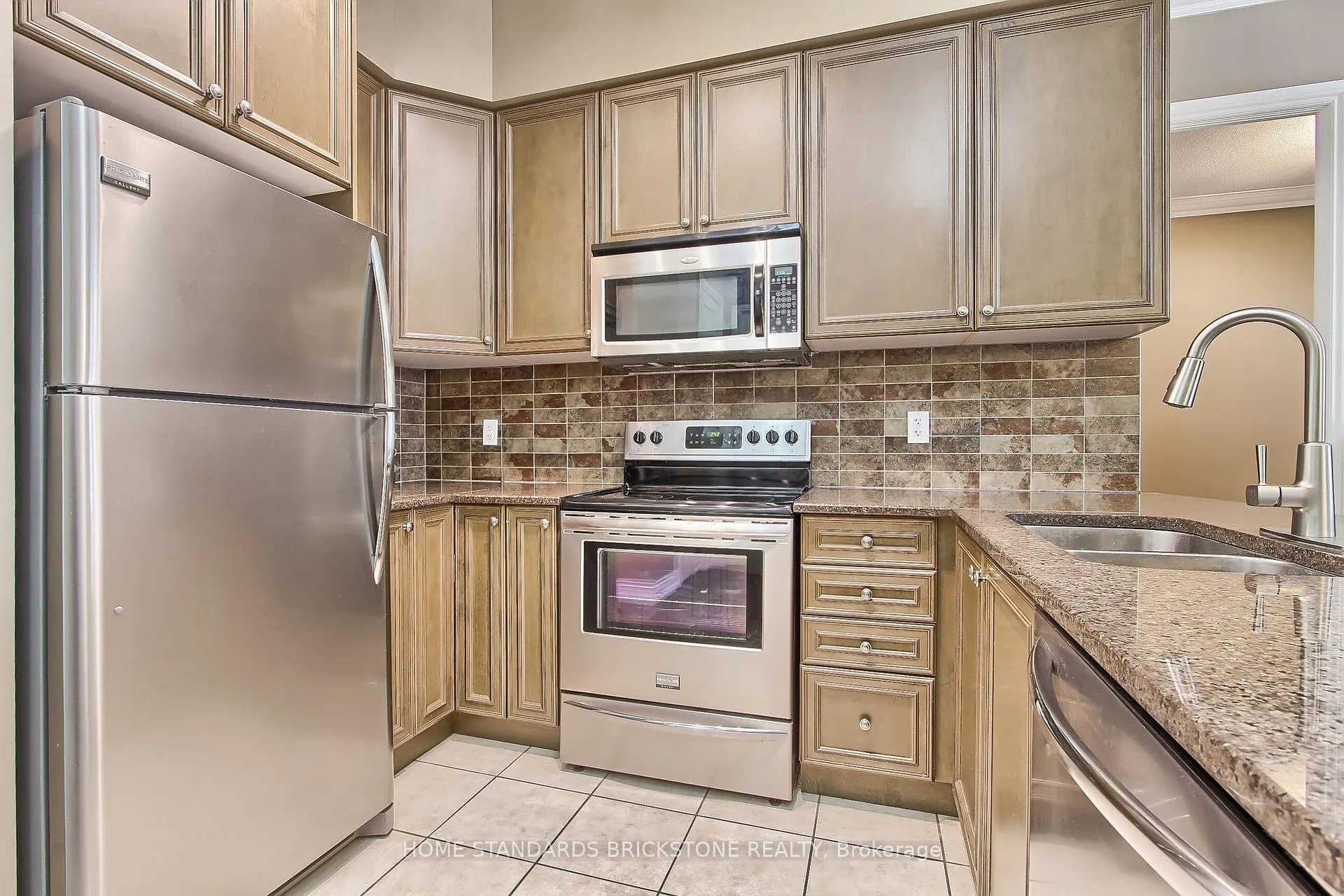 Photo 8 of Unit 115, 9225 Jane Street, Vaughan, Maple — HOMEH