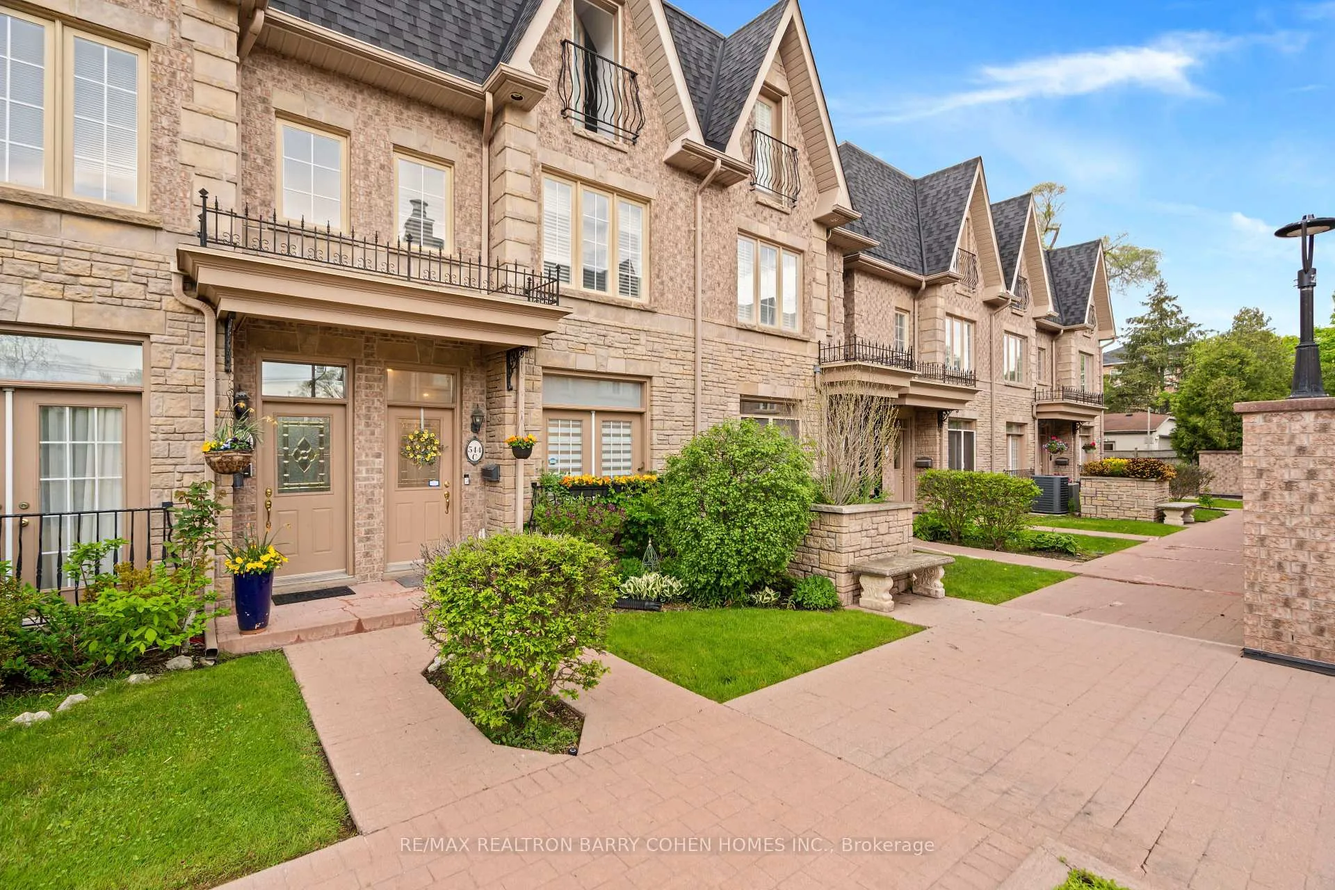 Photo 1 of 544C Scarlett Road, Etobicoke, Humber Heights — HOMEH