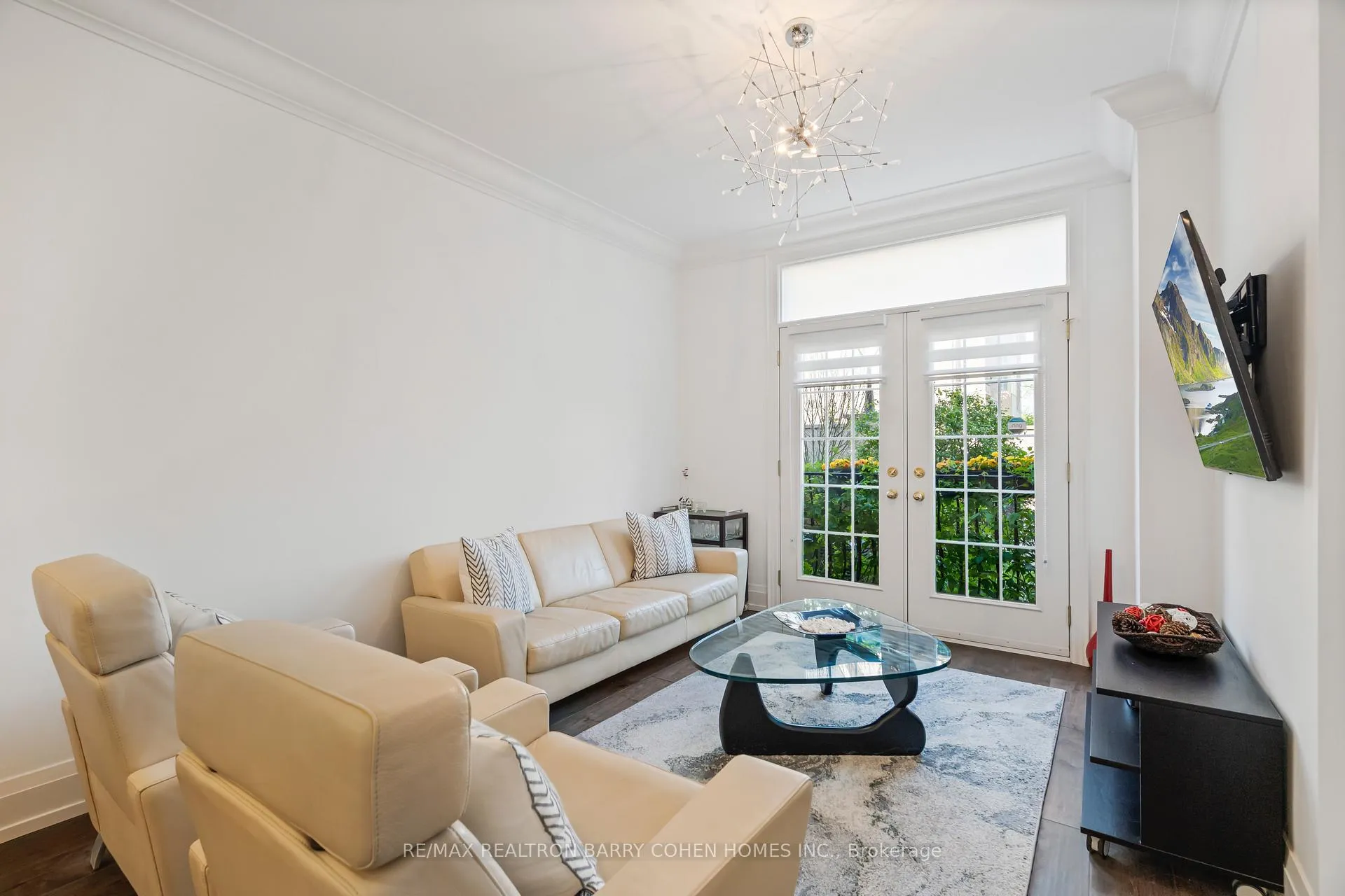Photo 5 of 544C Scarlett Road, Etobicoke, Humber Heights — HOMEH