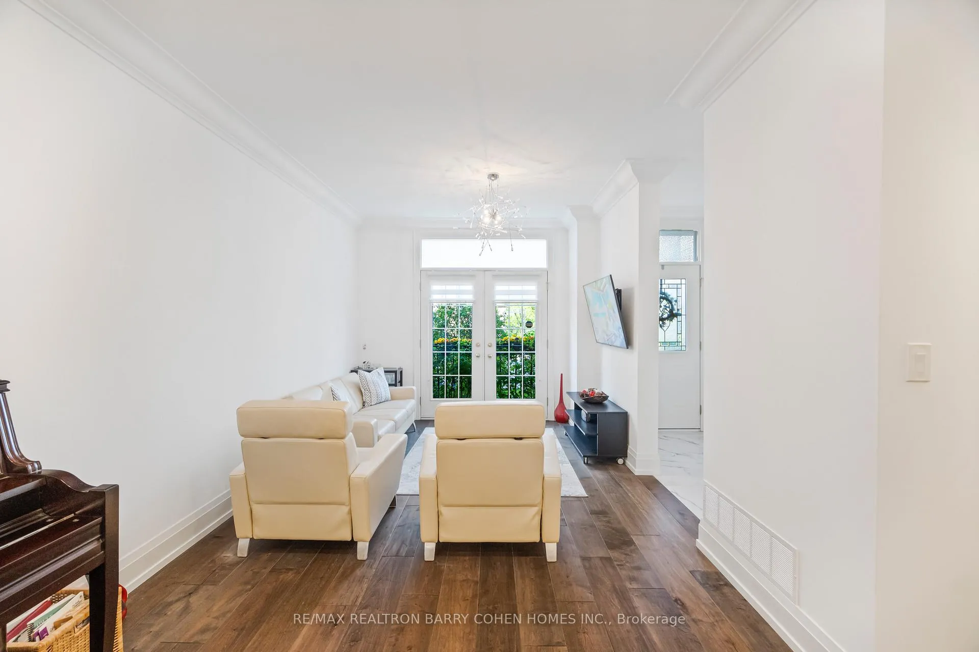Photo 8 of 544C Scarlett Road, Etobicoke, Humber Heights — HOMEH