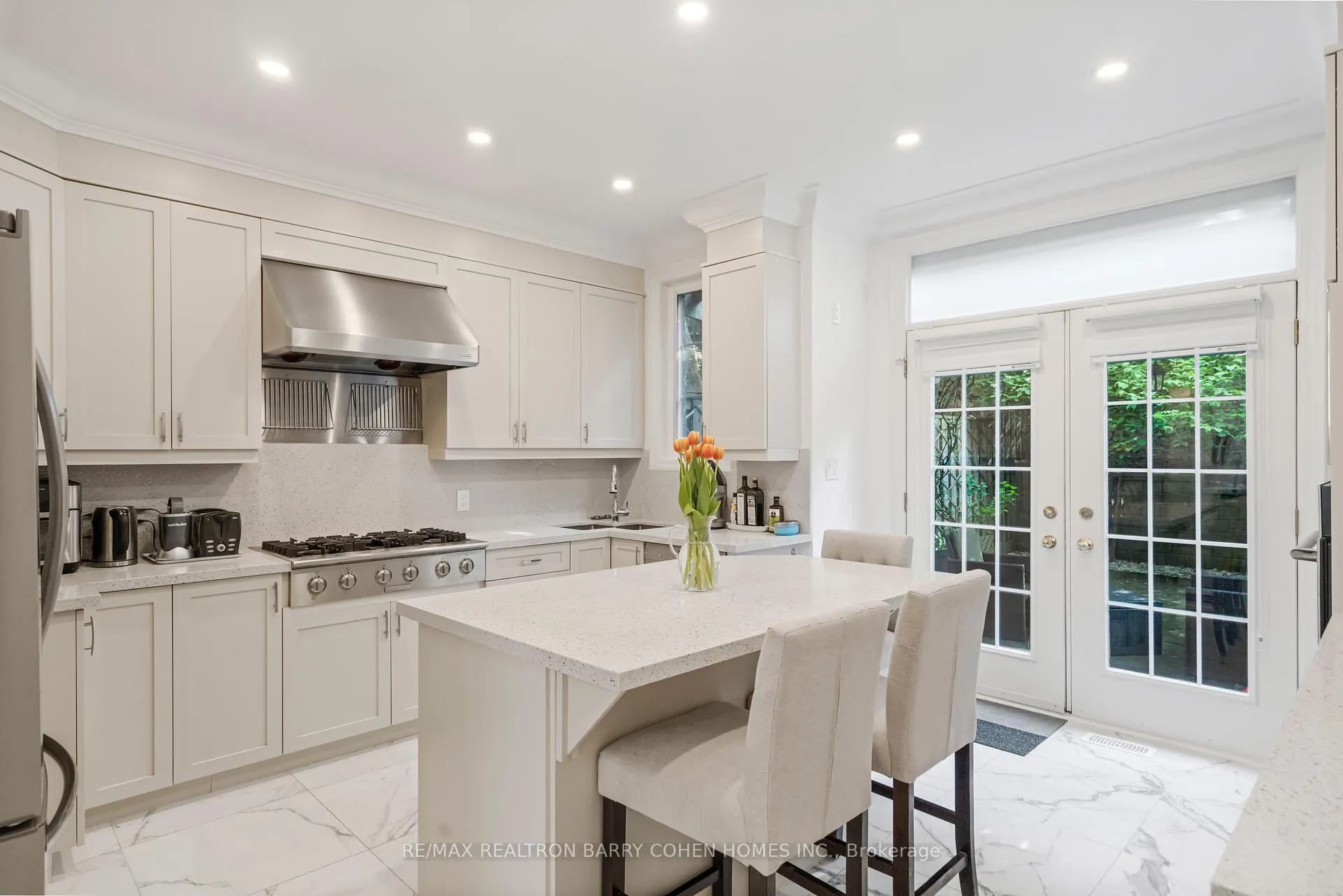Photo 12 of 544C Scarlett Road, Etobicoke, Humber Heights — HOMEH