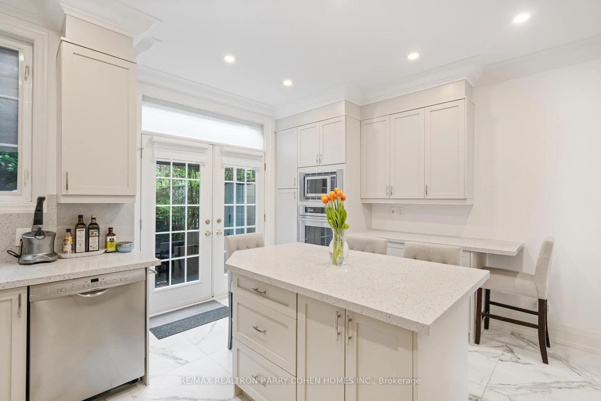 Photo 13 of 544C Scarlett Road, Etobicoke, Humber Heights — HOMEH