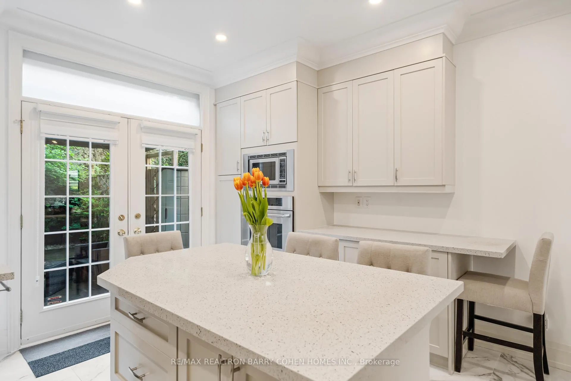 Photo 15 of 544C Scarlett Road, Etobicoke, Humber Heights — HOMEH