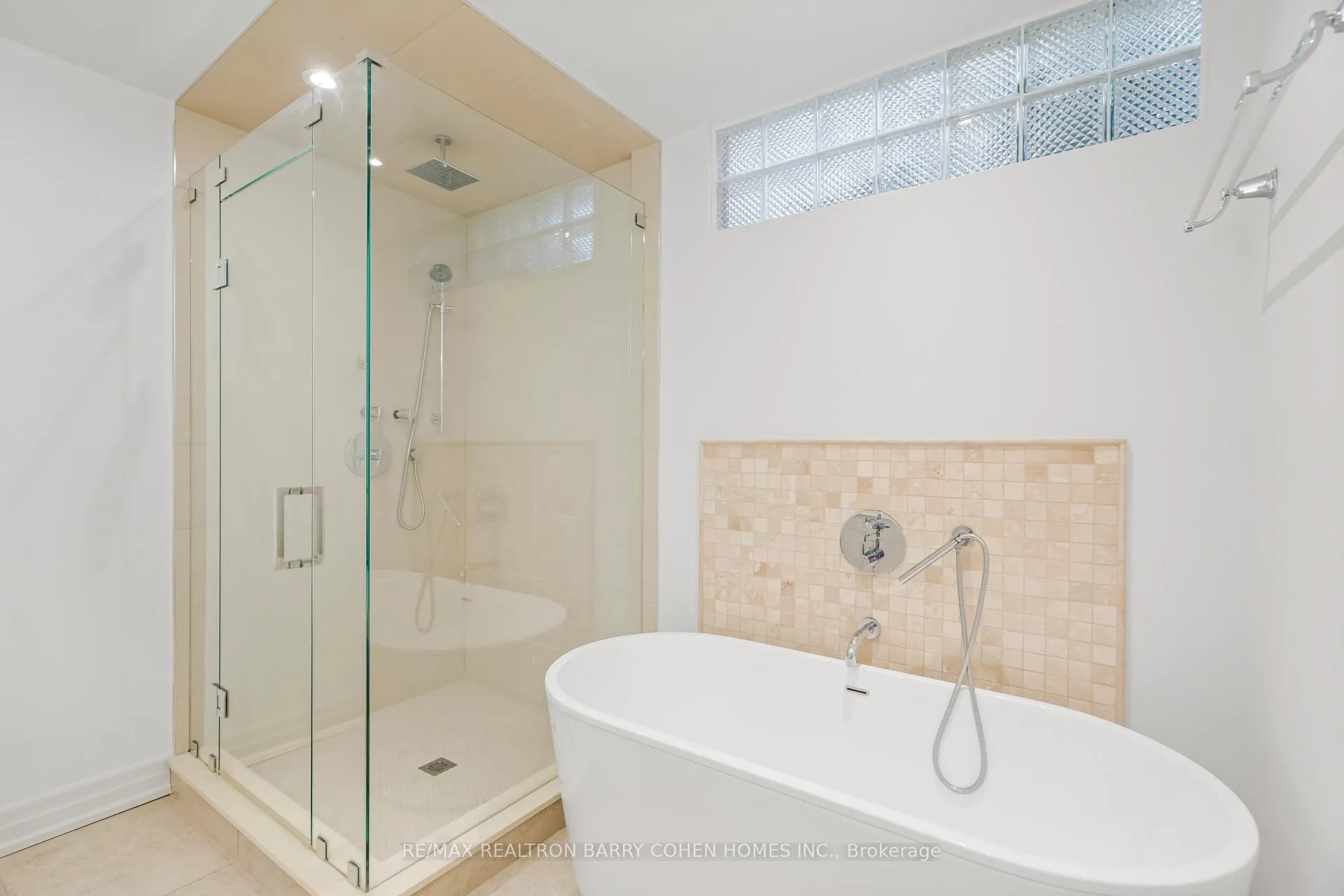 Photo 23 of 544C Scarlett Road, Etobicoke, Humber Heights — HOMEH