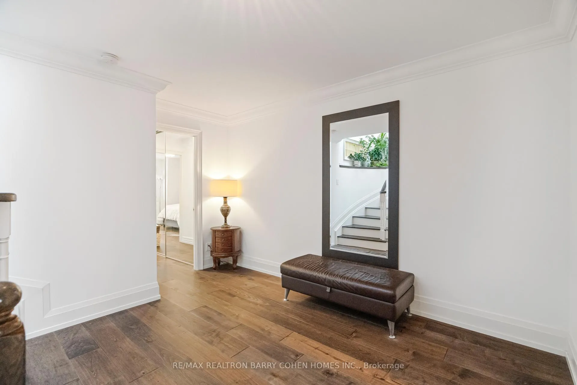 Photo 26 of 544C Scarlett Road, Etobicoke, Humber Heights — HOMEH