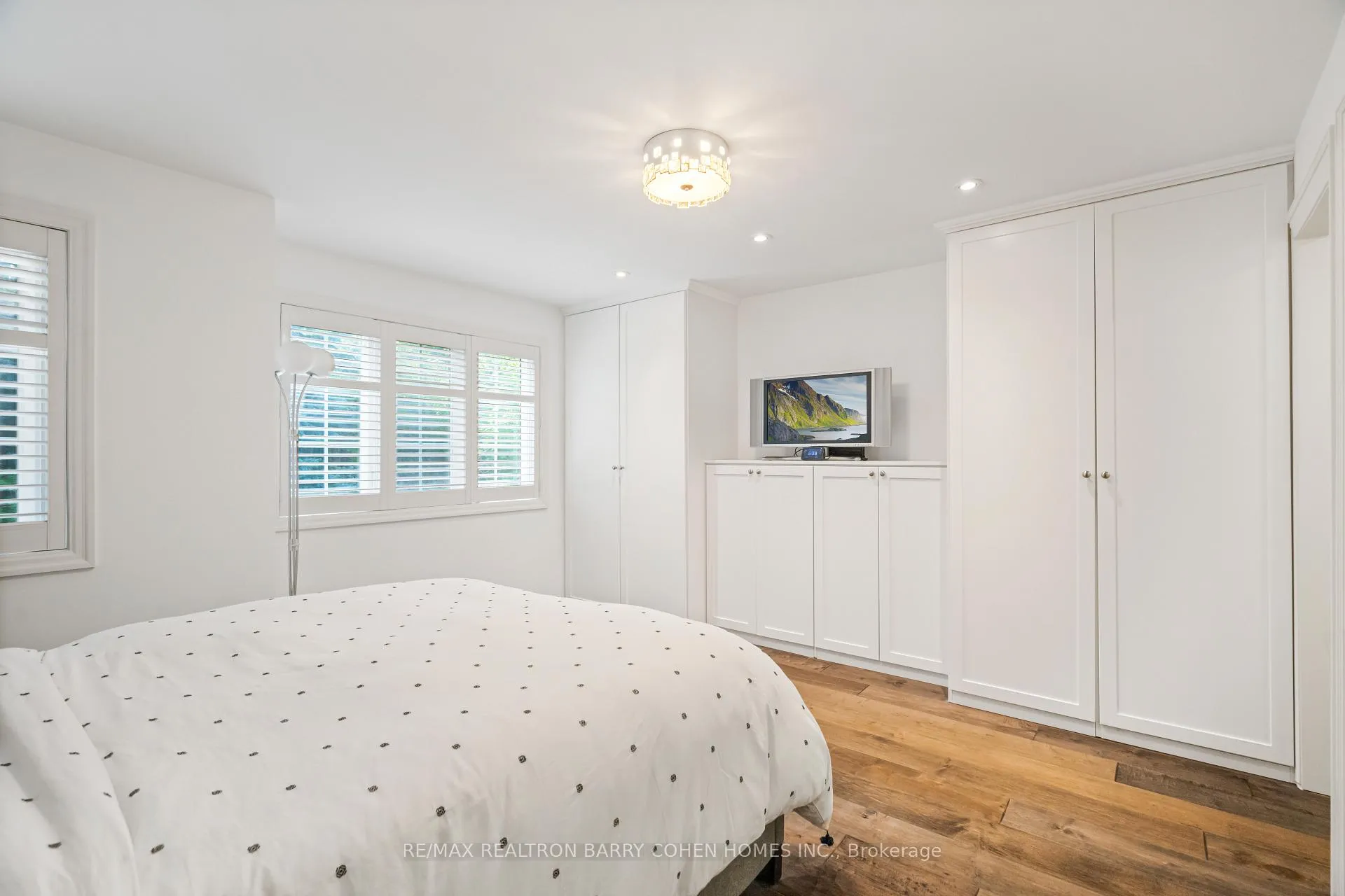 Photo 30 of 544C Scarlett Road, Etobicoke, Humber Heights — HOMEH