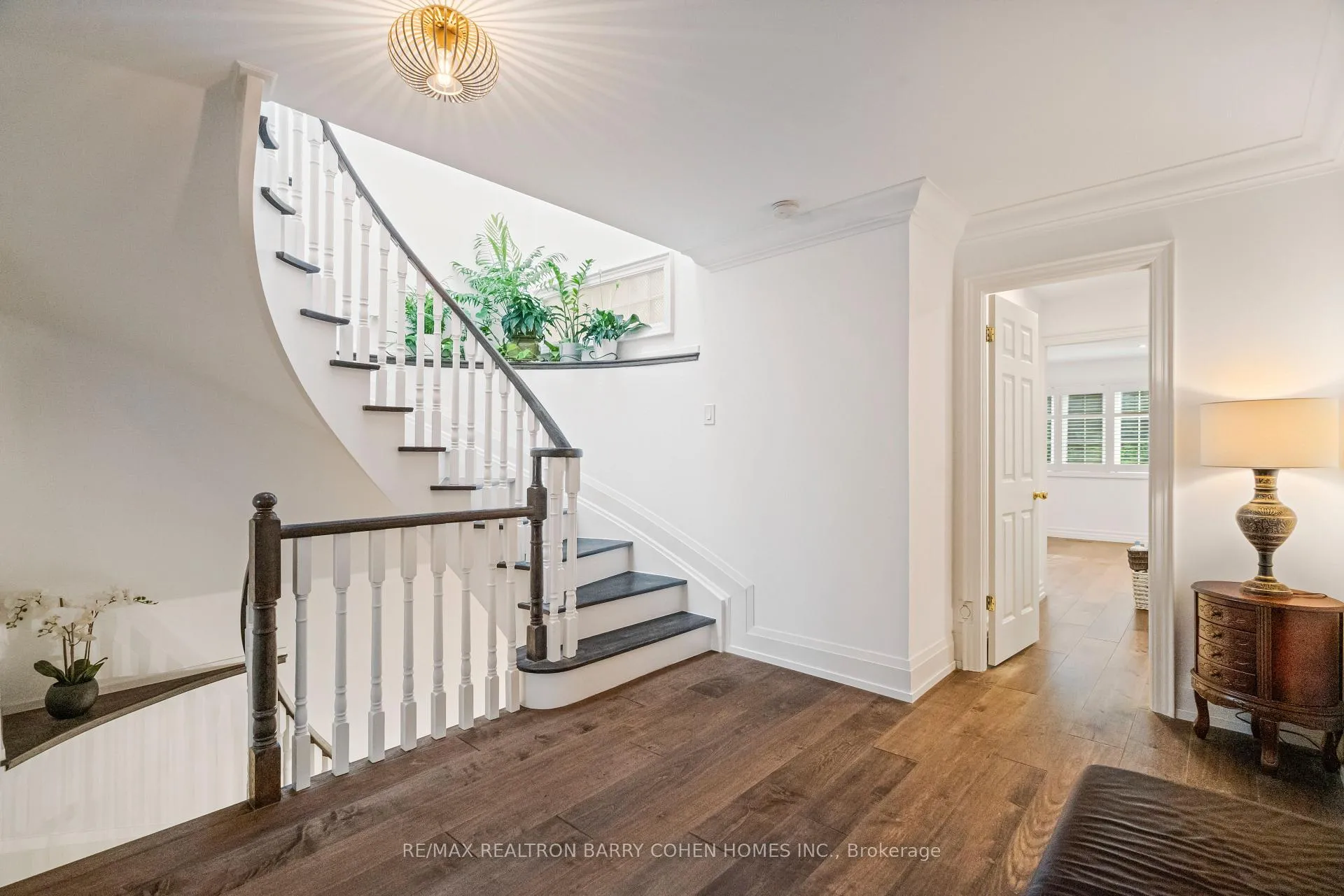 Photo 32 of 544C Scarlett Road, Etobicoke, Humber Heights — HOMEH