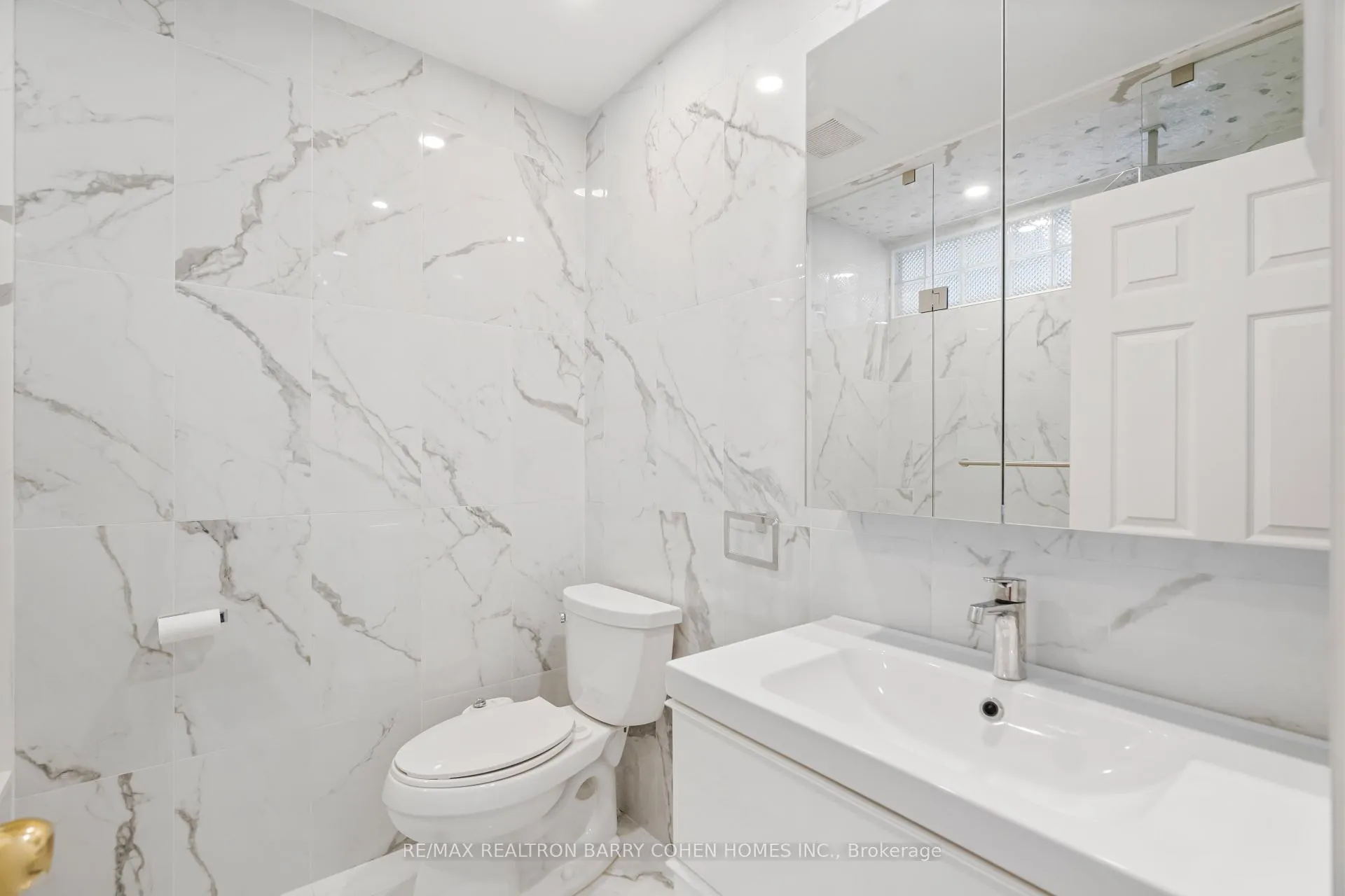 Photo 34 of 544C Scarlett Road, Etobicoke, Humber Heights — HOMEH