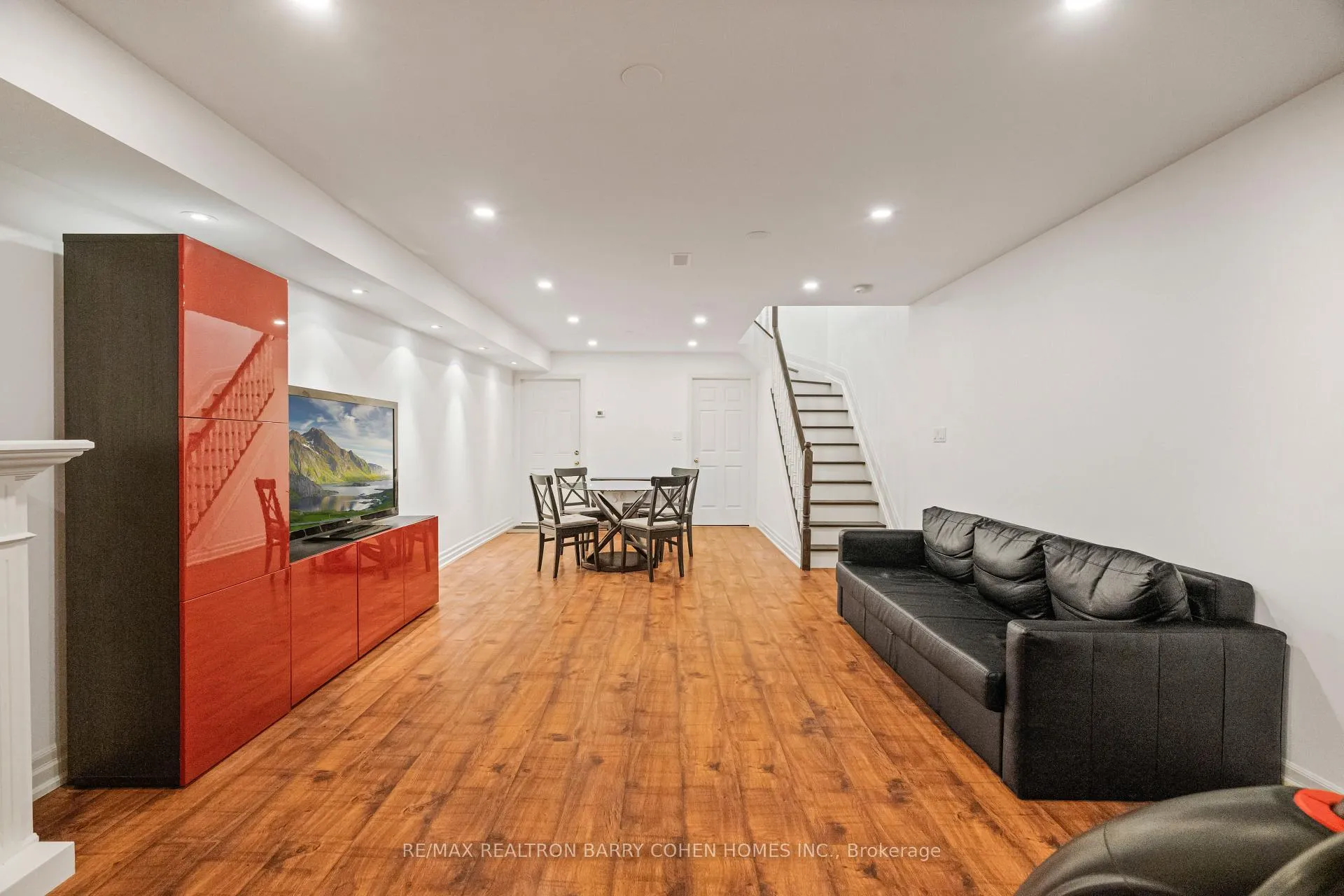 Photo 37 of 544C Scarlett Road, Etobicoke, Humber Heights — HOMEH