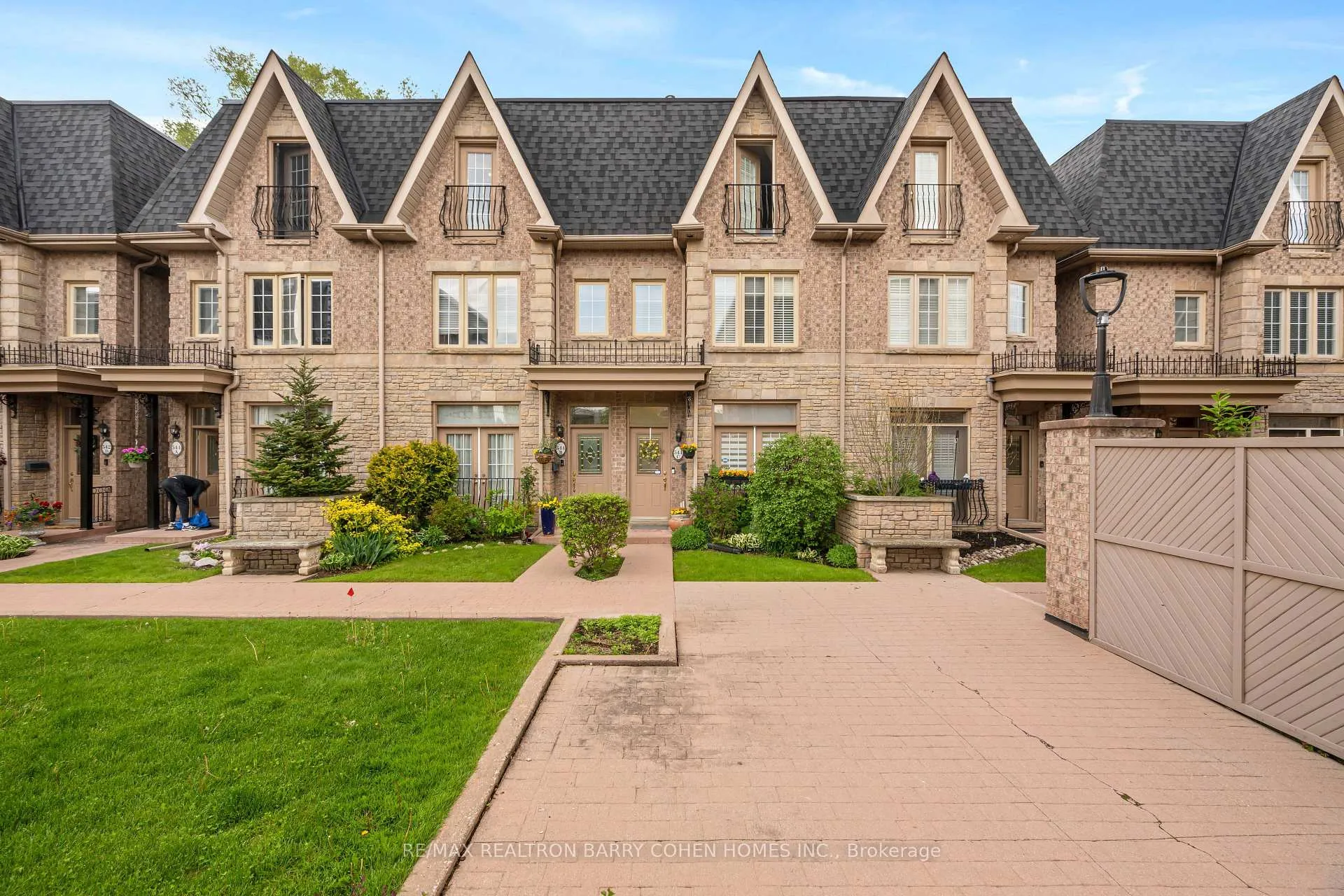 Photo 40 of 544C Scarlett Road, Etobicoke, Humber Heights — HOMEH