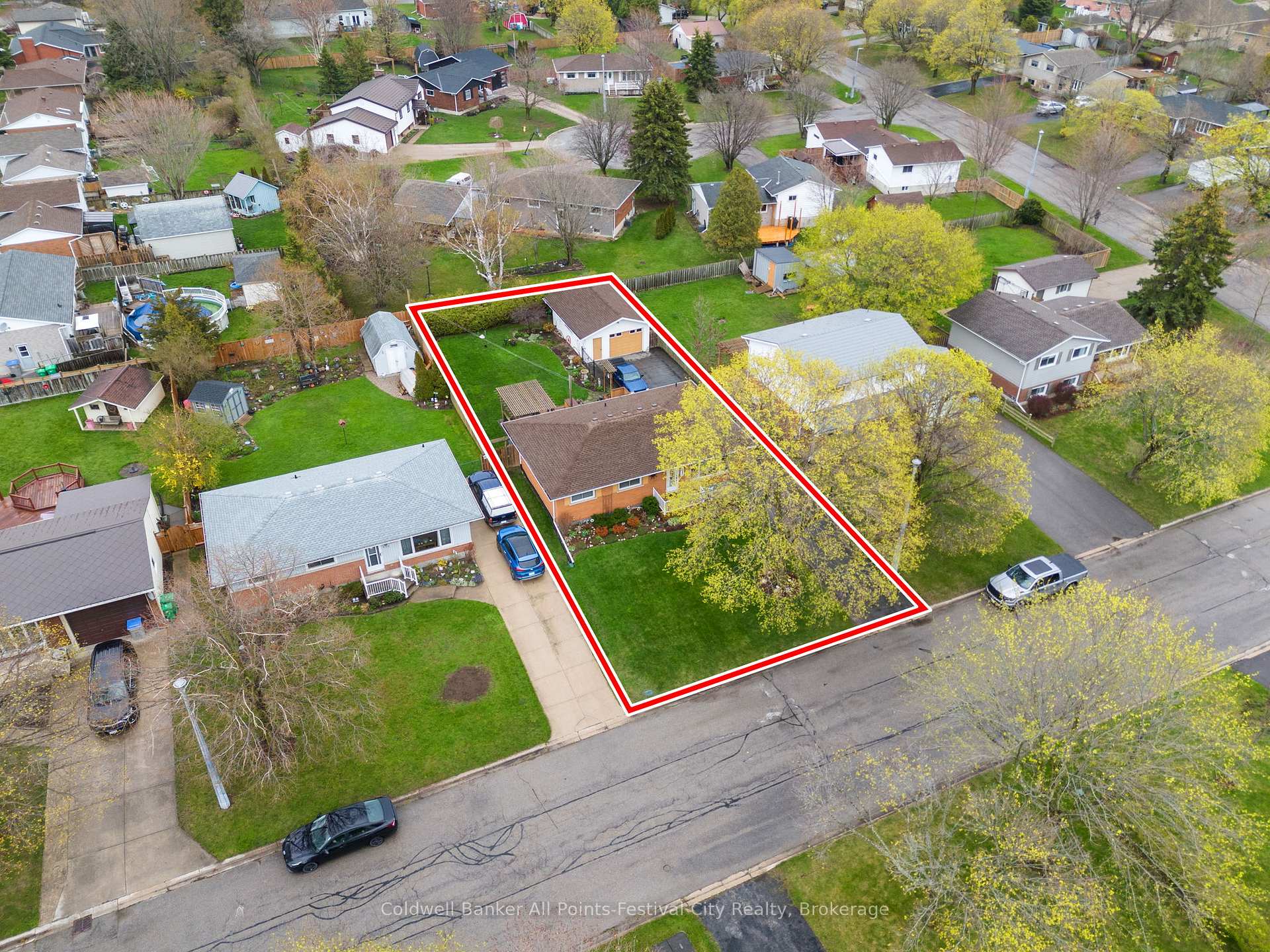 Photo 4 of 339 Suncoast Drive W, Goderich, Goderich (Town) — HOMEH