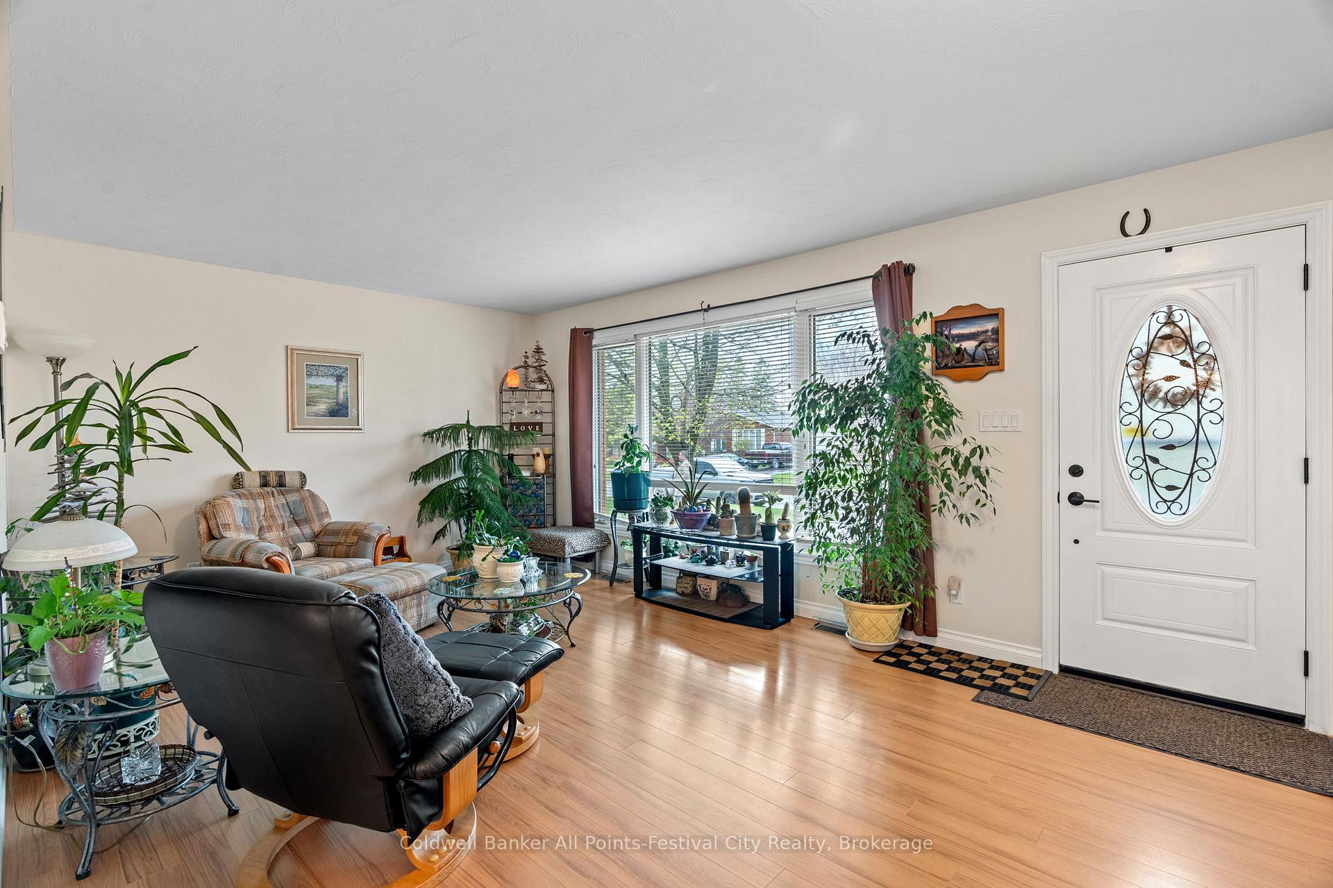 Photo 6 of 339 Suncoast Drive W, Goderich, Goderich (Town) — HOMEH