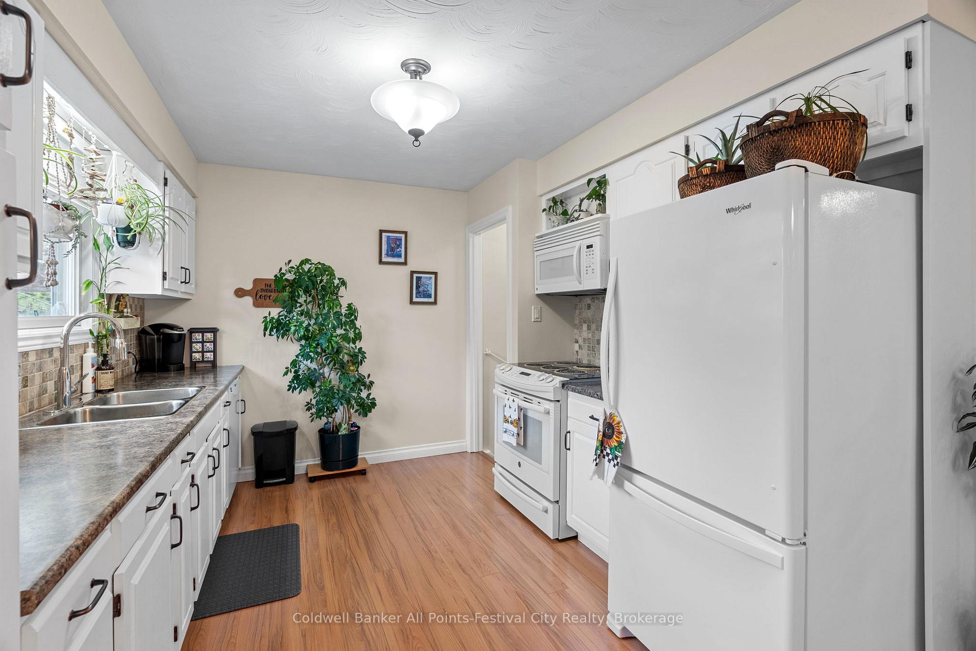 Photo 10 of 339 Suncoast Drive W, Goderich, Goderich (Town) — HOMEH