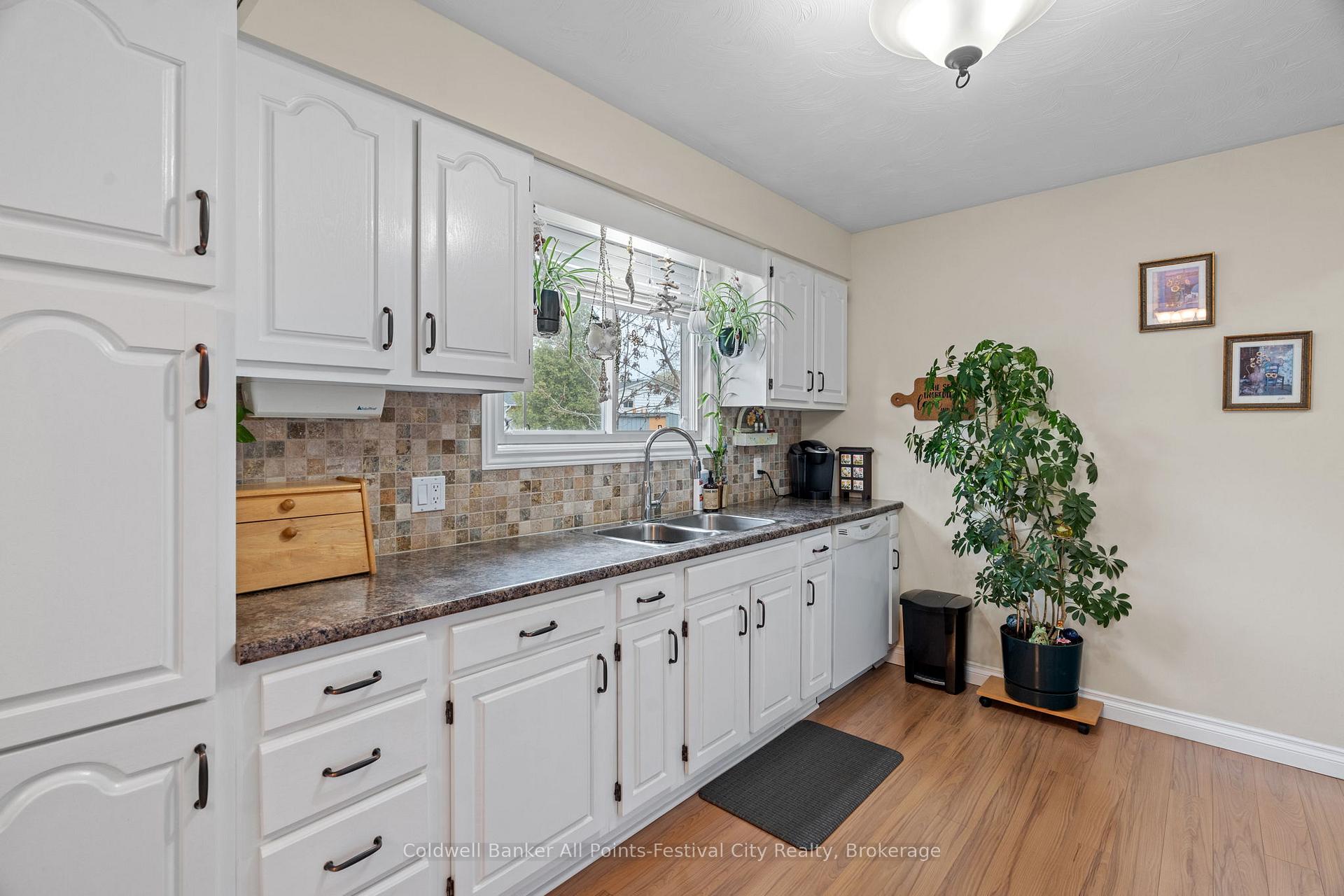 Photo 11 of 339 Suncoast Drive W, Goderich, Goderich (Town) — HOMEH