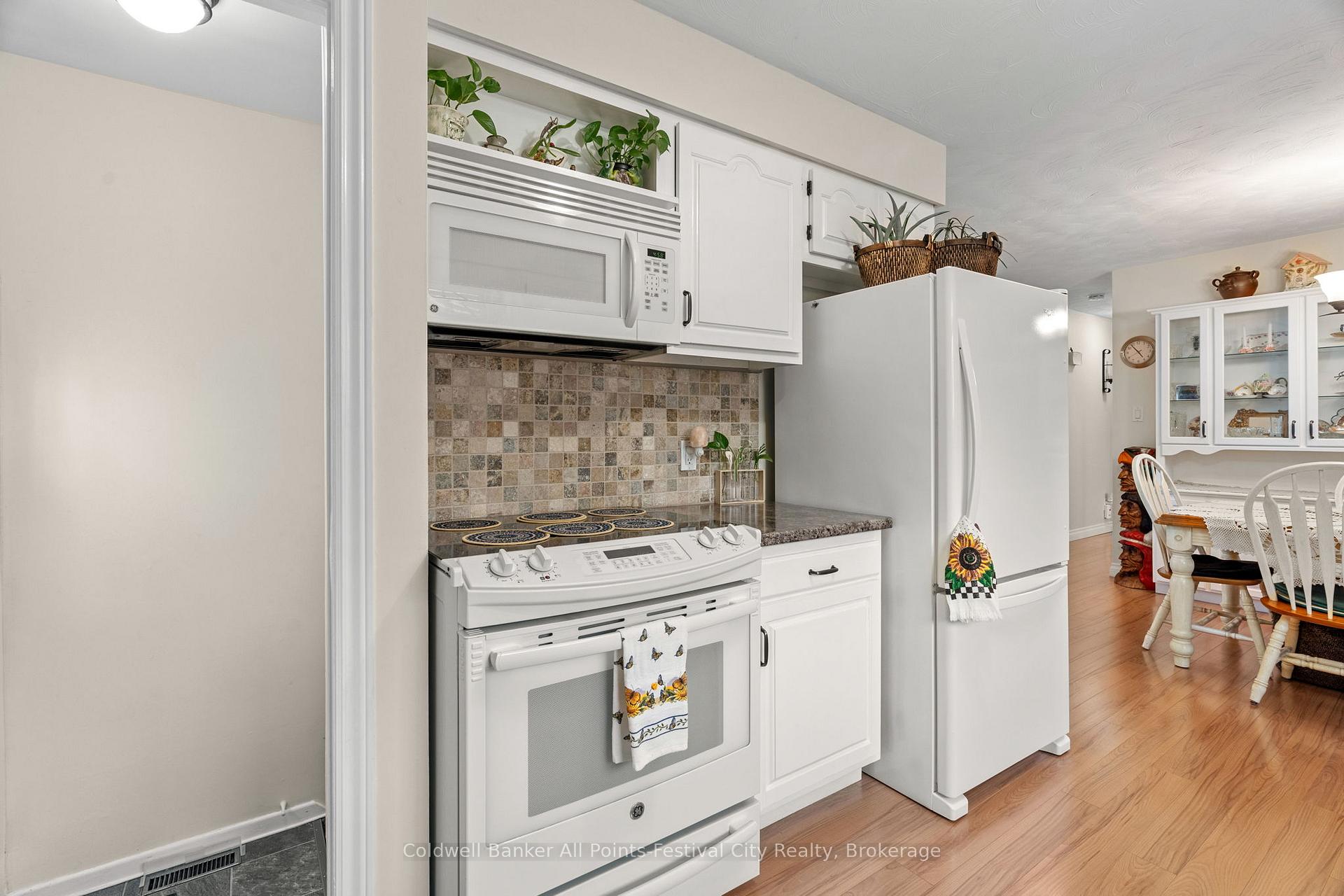 Photo 12 of 339 Suncoast Drive W, Goderich, Goderich (Town) — HOMEH