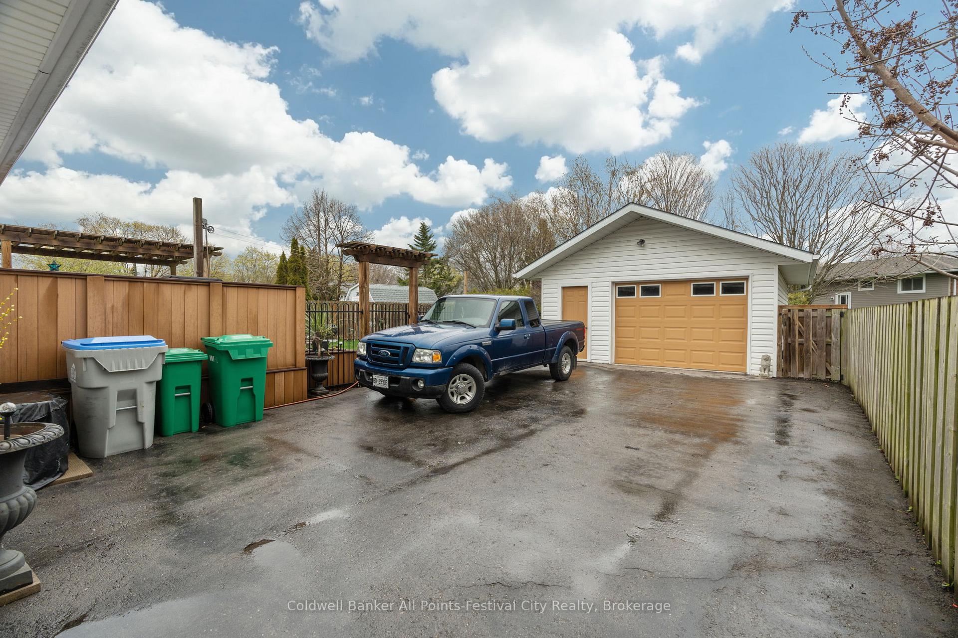 Photo 29 of 339 Suncoast Drive W, Goderich, Goderich (Town) — HOMEH