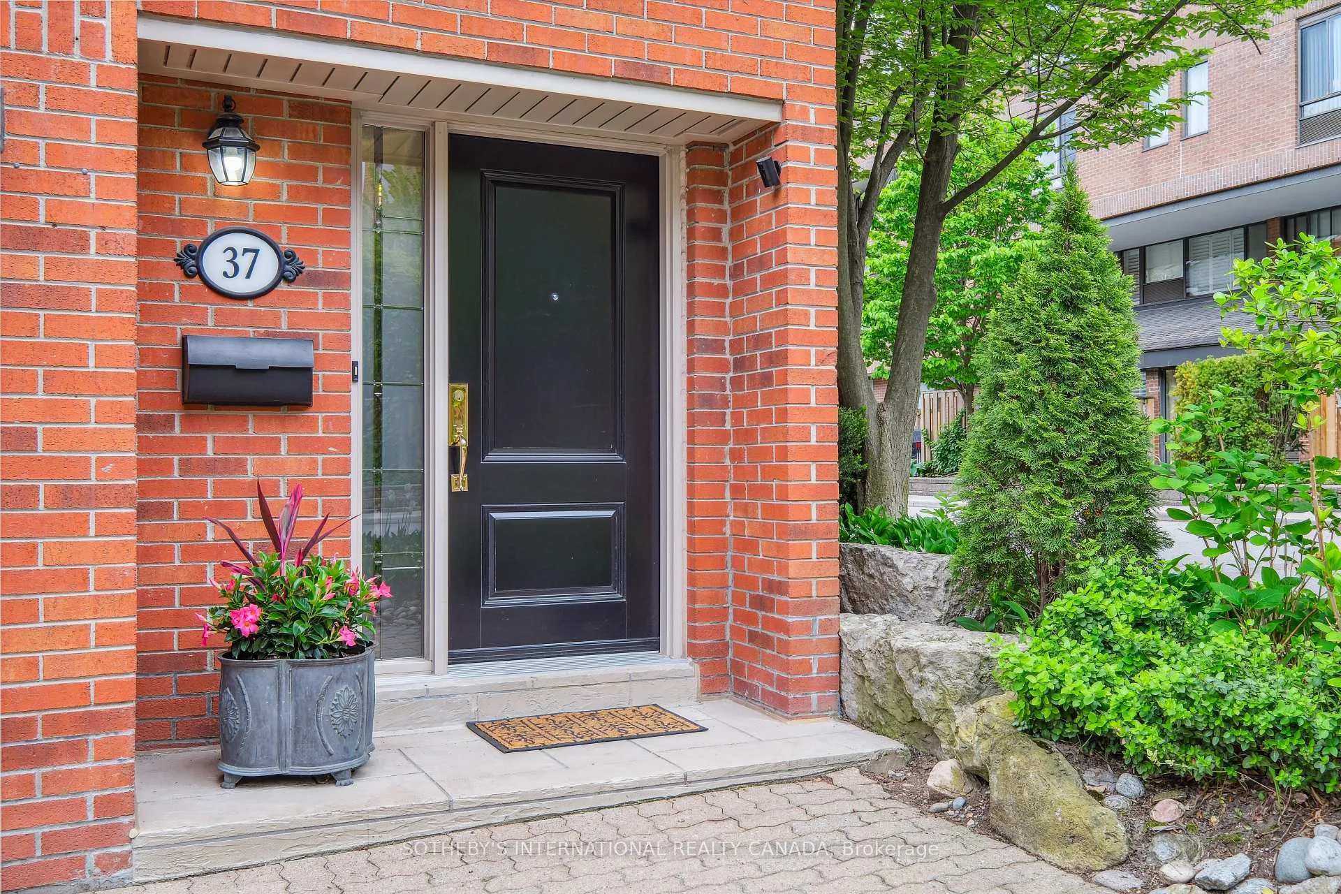 Photo 1 of 37 Sylvan Valleyway, Toronto, Bedford Park-Nortown — HOMEH