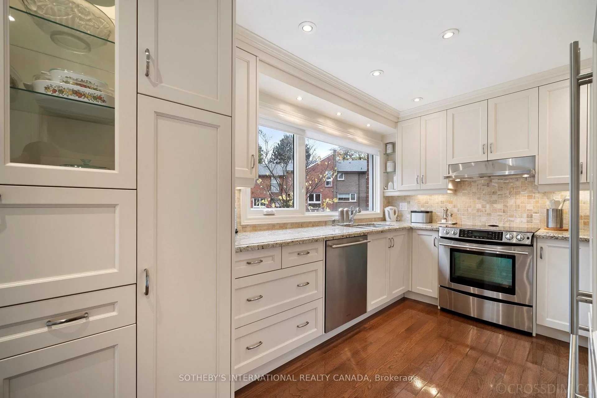 Photo 8 of 37 Sylvan Valleyway, Toronto, Bedford Park-Nortown — HOMEH
