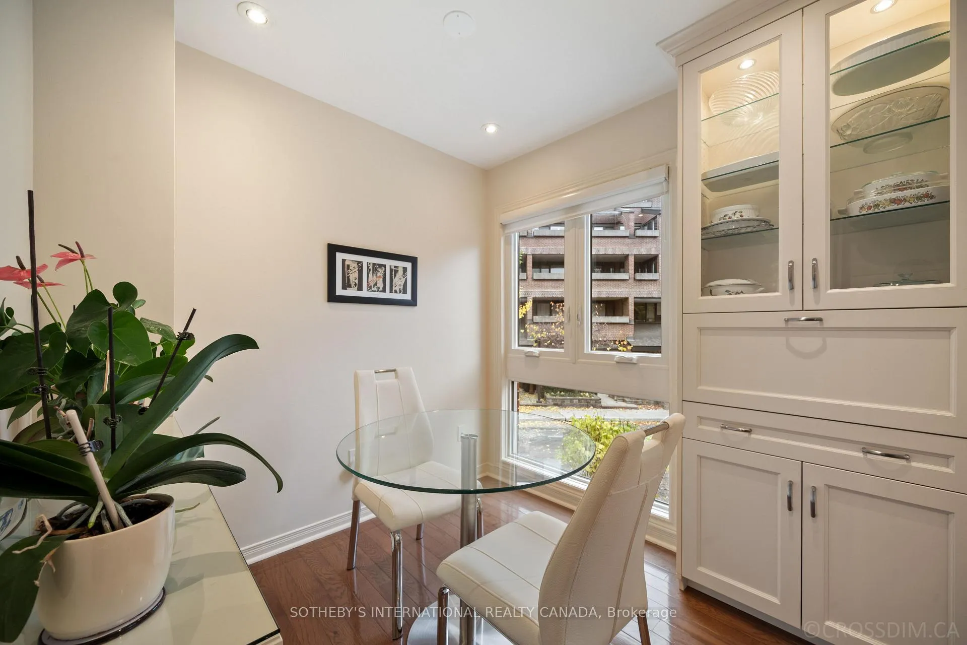 Photo 9 of 37 Sylvan Valleyway, Toronto, Bedford Park-Nortown — HOMEH