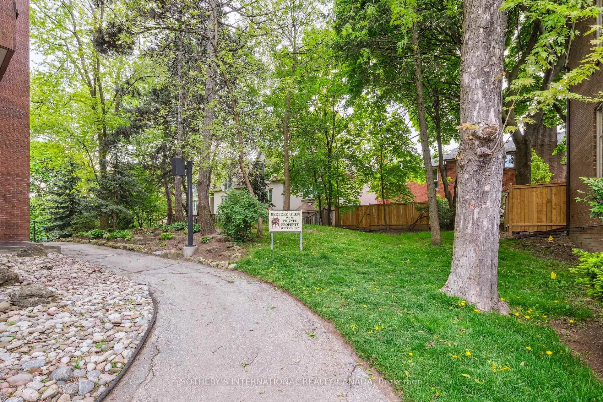 Photo 22 of 37 Sylvan Valleyway, Toronto, Bedford Park-Nortown — HOMEH