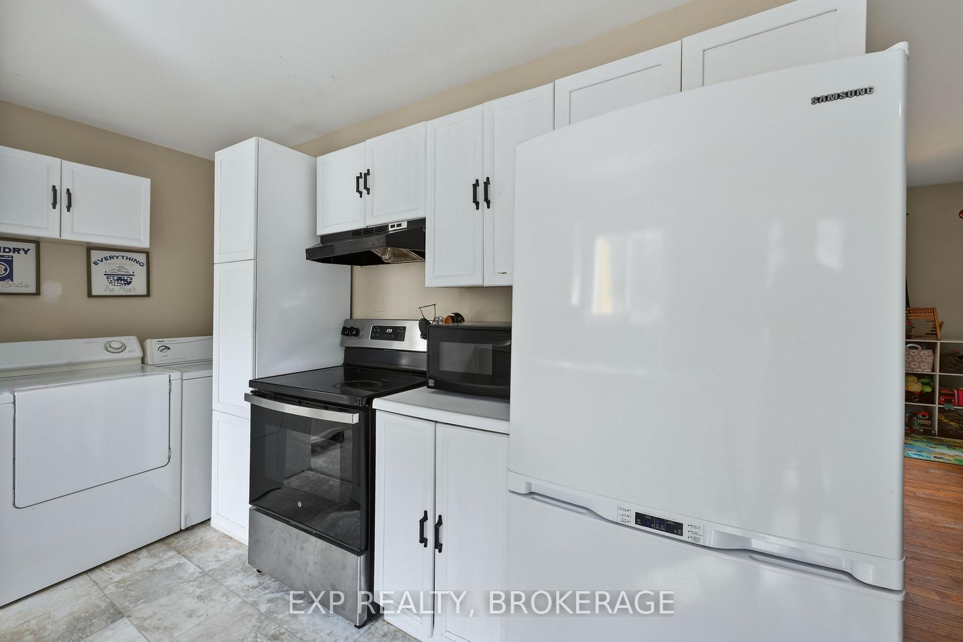 Photo 4 of 122 Birch Street, Gananoque — HOMEH