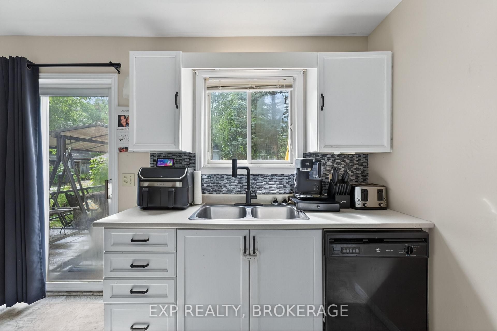 Photo 5 of 122 Birch Street, Gananoque — HOMEH