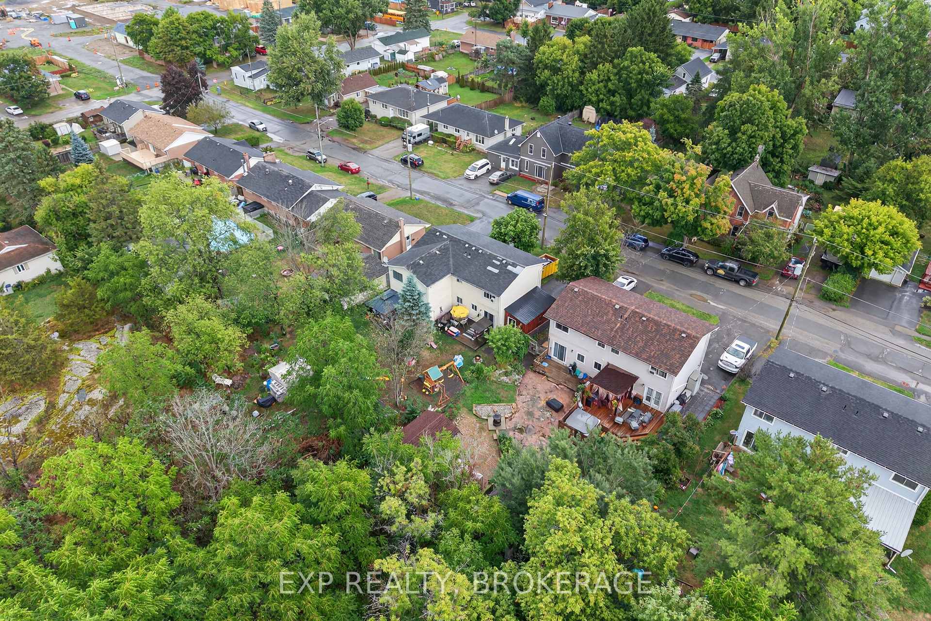 Photo 24 of 122 Birch Street, Gananoque — HOMEH