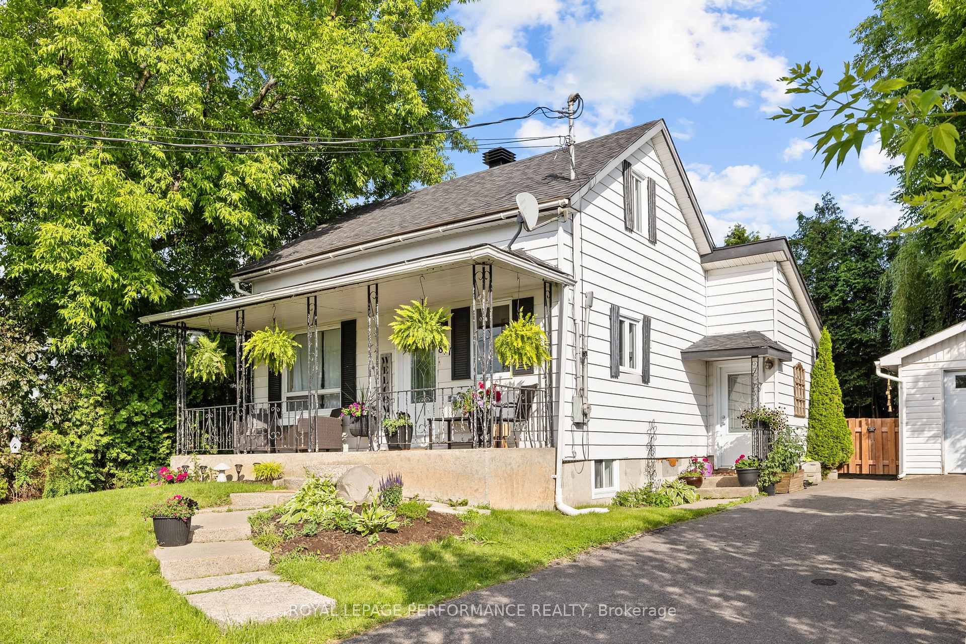 Photo 2 of 871 Queen Street, Champlain, L'Orignal — HOMEH