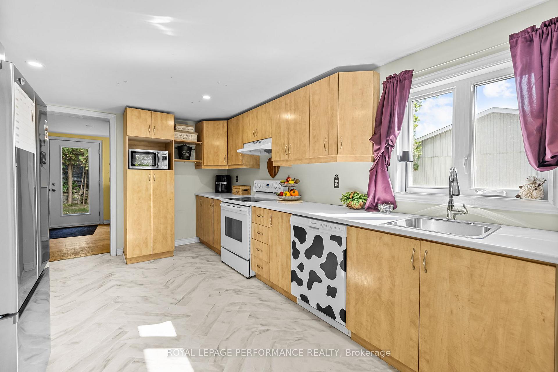 Photo 6 of 871 Queen Street, Champlain, L'Orignal — HOMEH