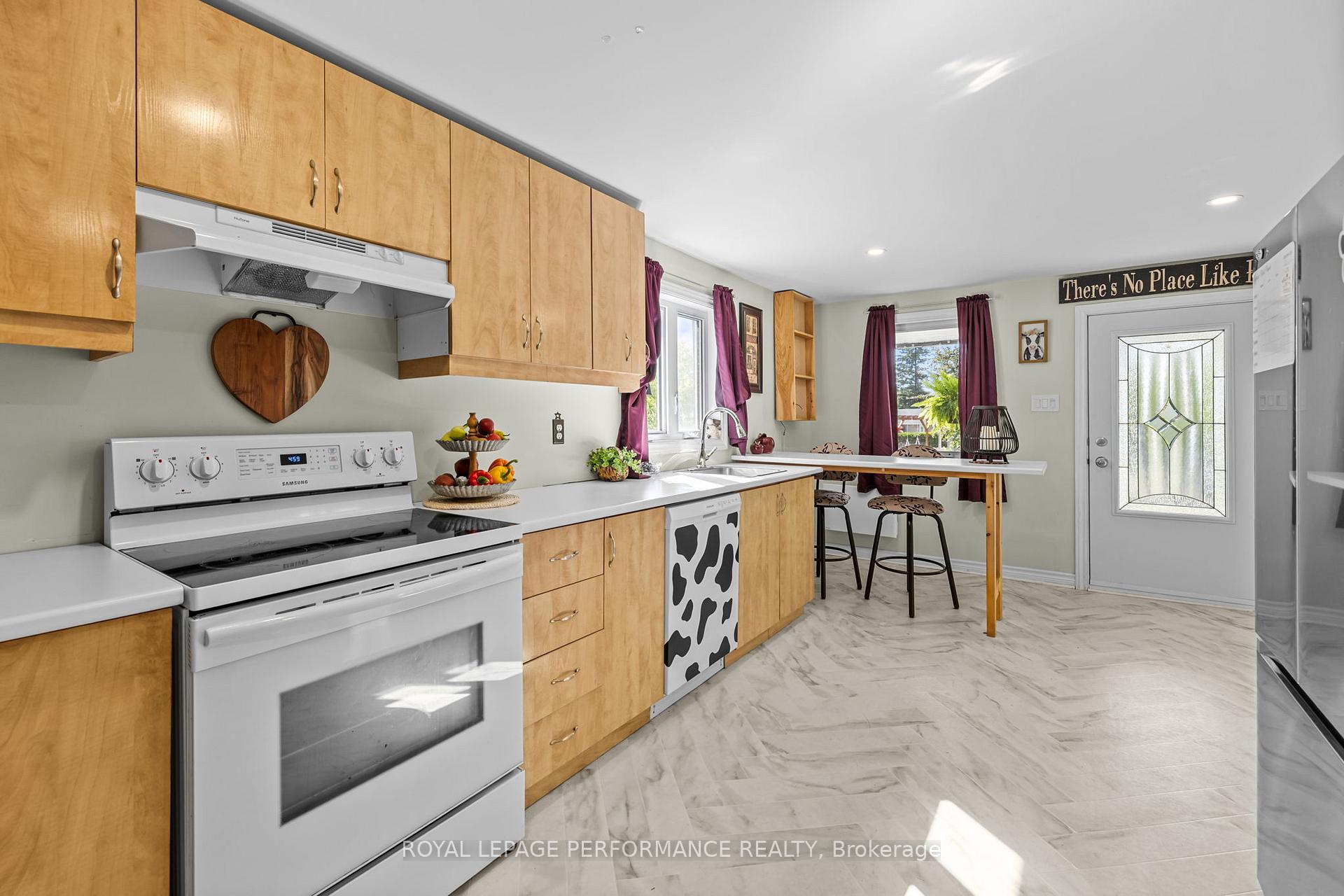 Photo 7 of 871 Queen Street, Champlain, L'Orignal — HOMEH