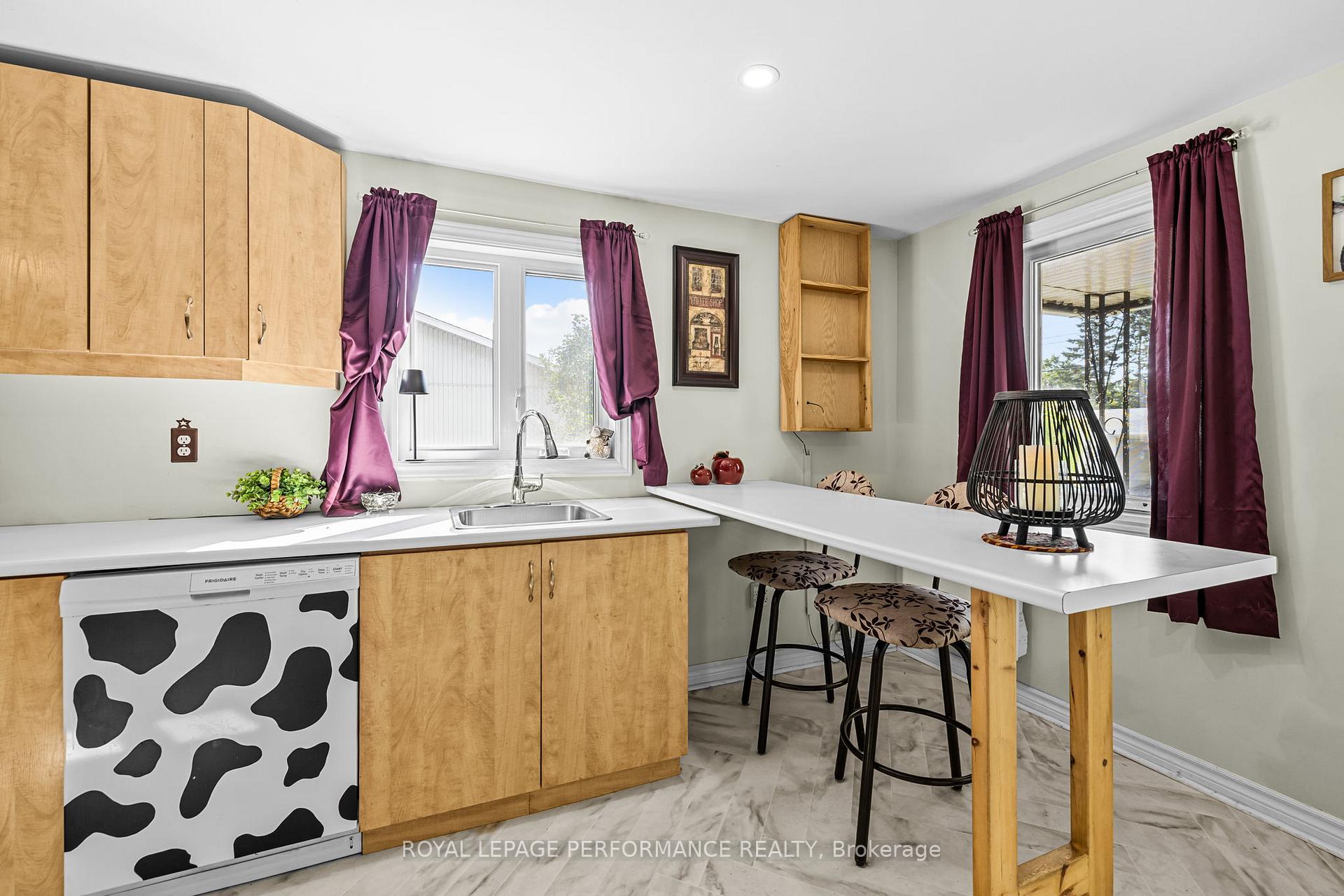 Photo 8 of 871 Queen Street, Champlain, L'Orignal — HOMEH