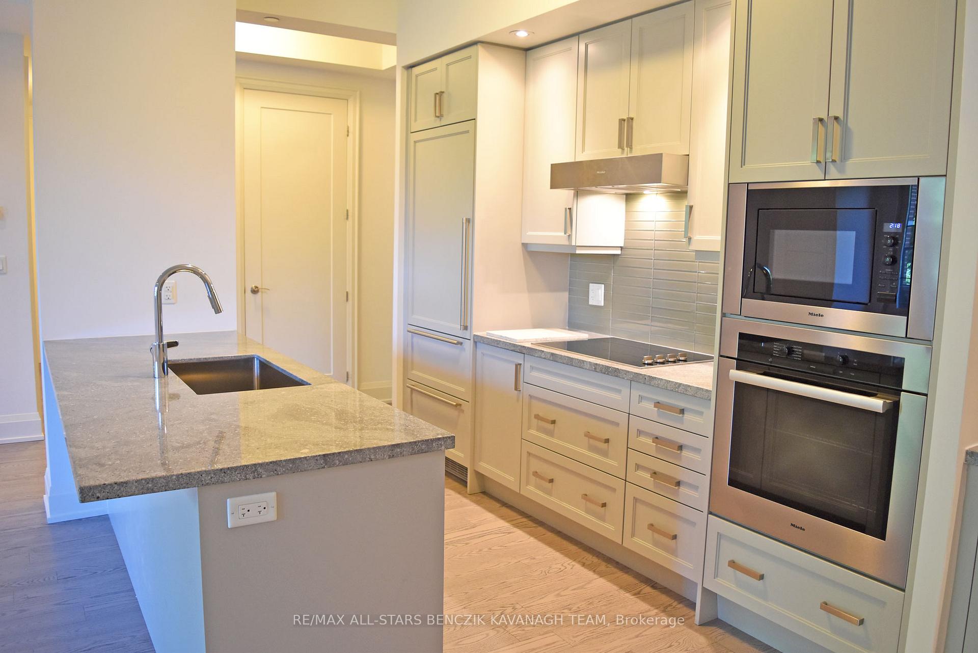 Photo 6 of Unit 225, 20 Fred Varley Drive, Markham, Unionville — HOMEH