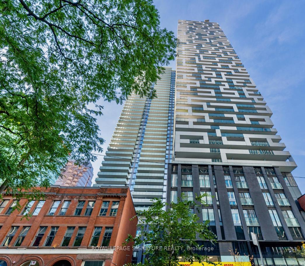 Front of Unit 2612, 25 Richmond Street E