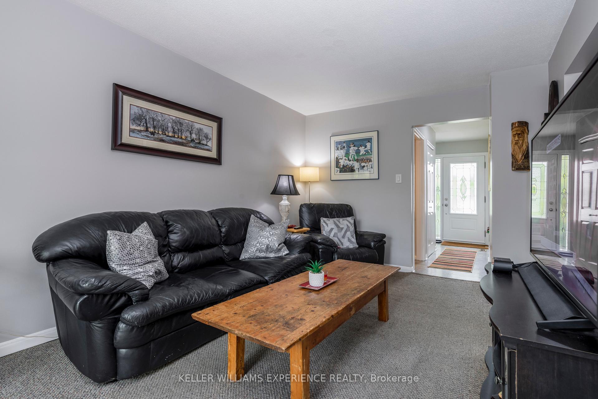 Photo 6 of 88 Chaucer Crescent, Barrie, Letitia Heights — HOMEH