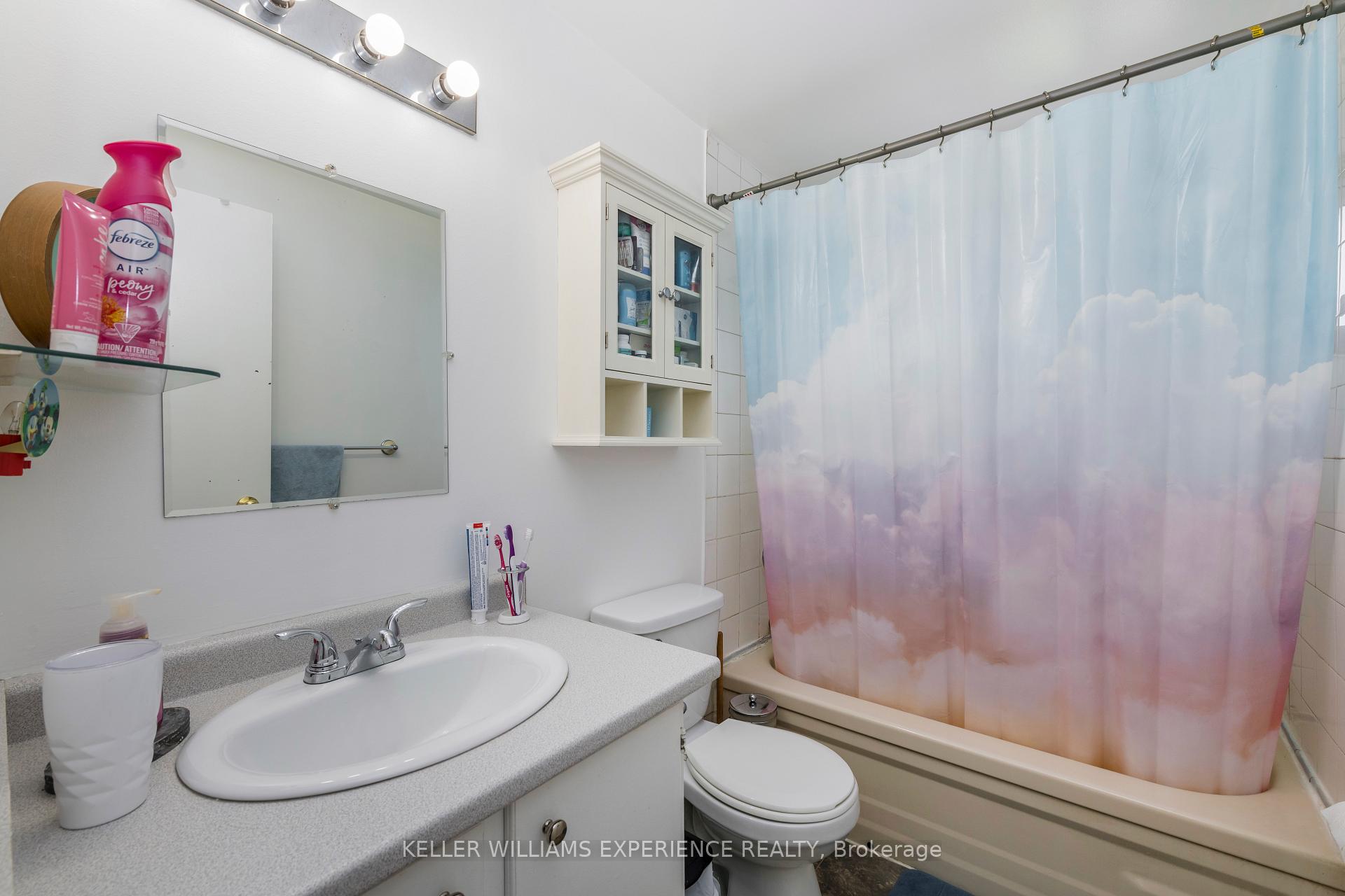 Photo 14 of 88 Chaucer Crescent, Barrie, Letitia Heights — HOMEH