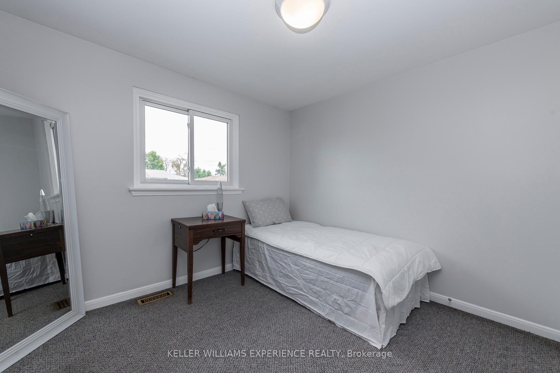 Photo 15 of 88 Chaucer Crescent, Barrie, Letitia Heights — HOMEH