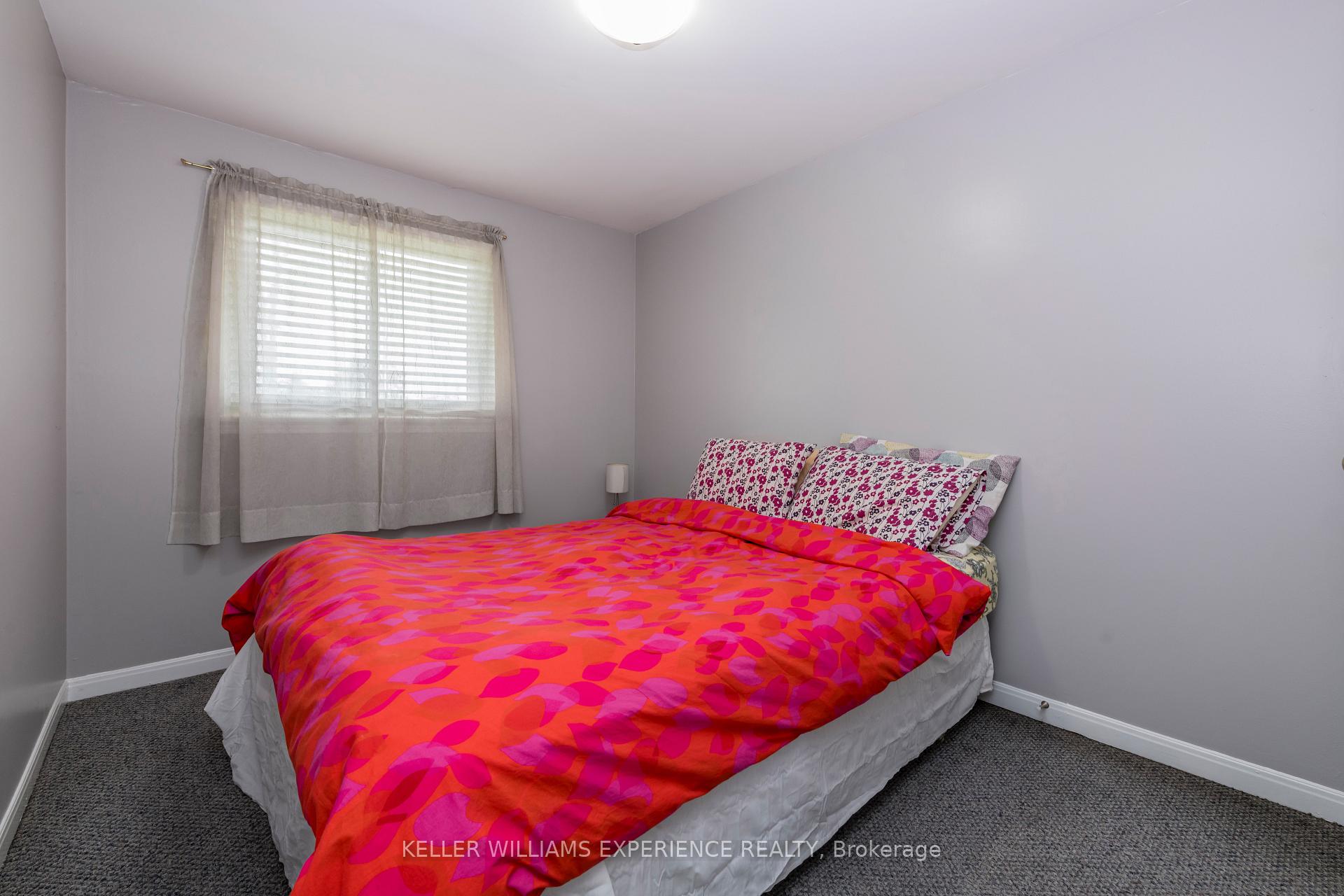 Photo 16 of 88 Chaucer Crescent, Barrie, Letitia Heights — HOMEH