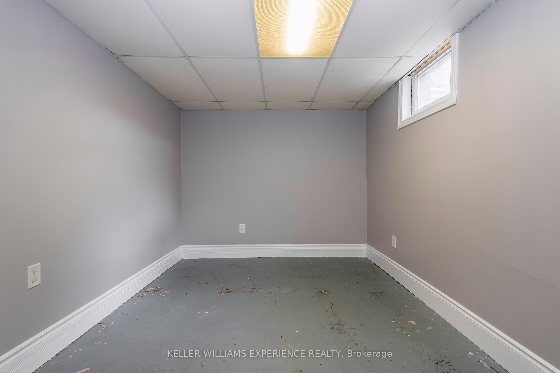 Photo 18 of 88 Chaucer Crescent, Barrie, Letitia Heights — HOMEH