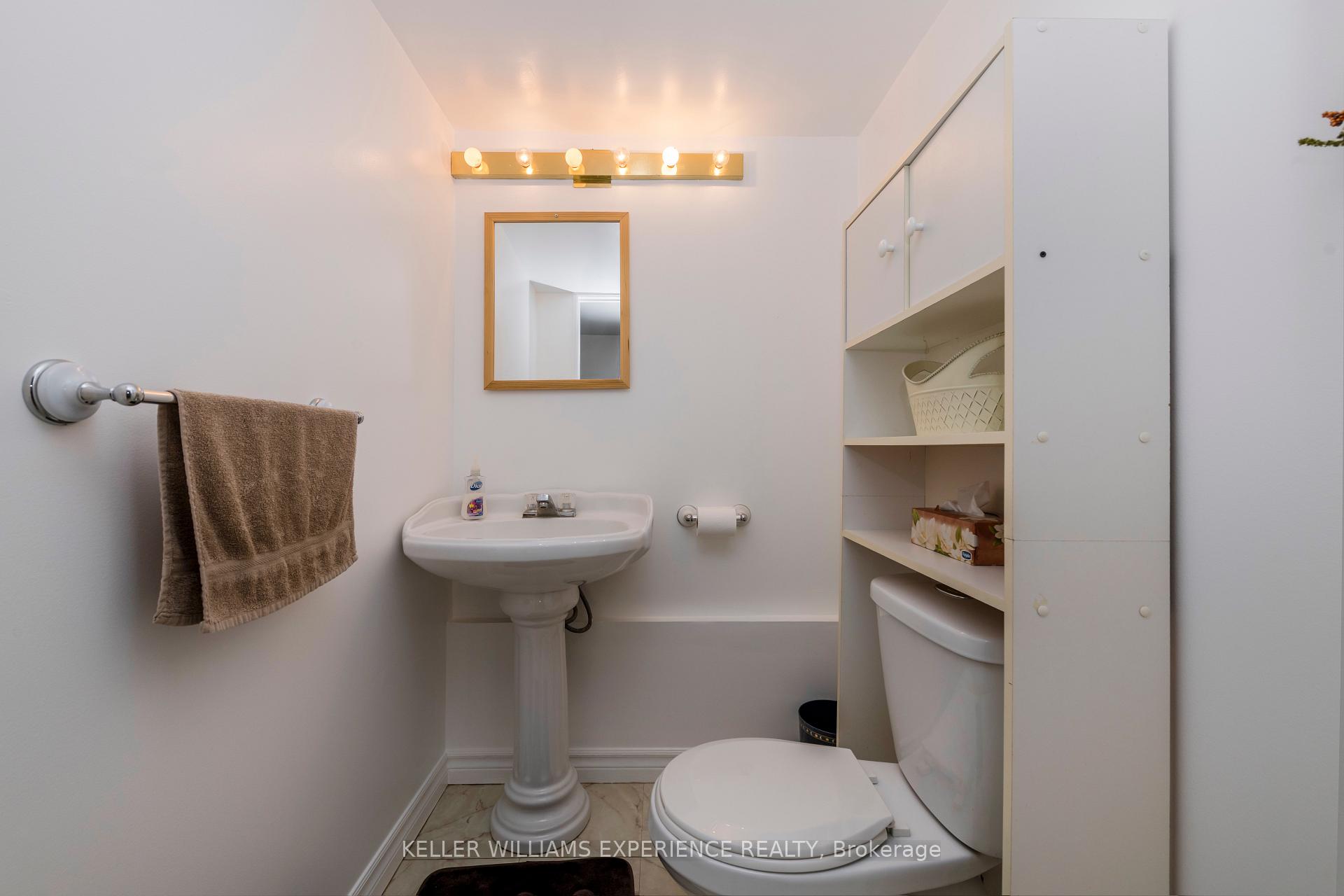Photo 19 of 88 Chaucer Crescent, Barrie, Letitia Heights — HOMEH