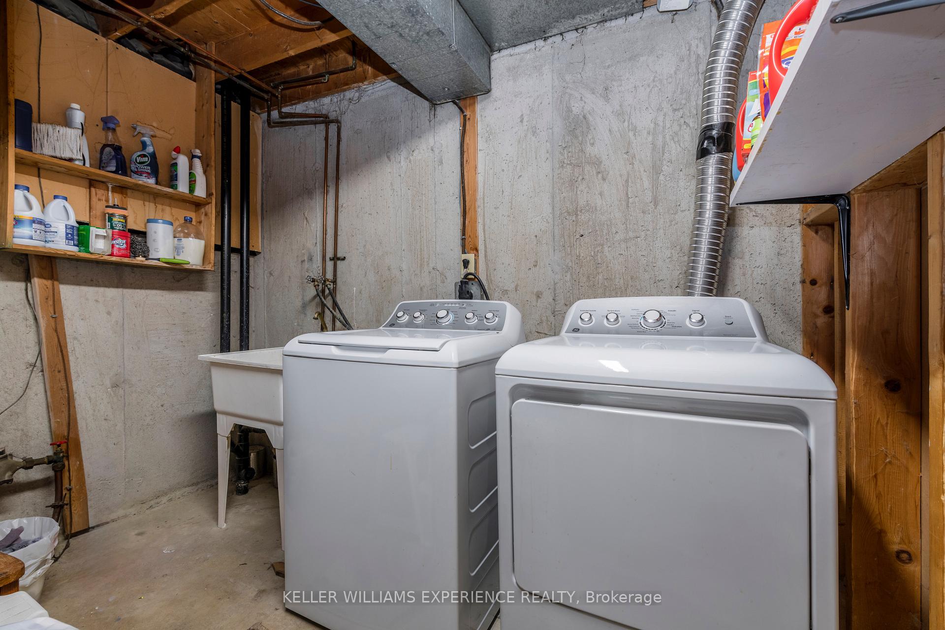 Photo 20 of 88 Chaucer Crescent, Barrie, Letitia Heights — HOMEH
