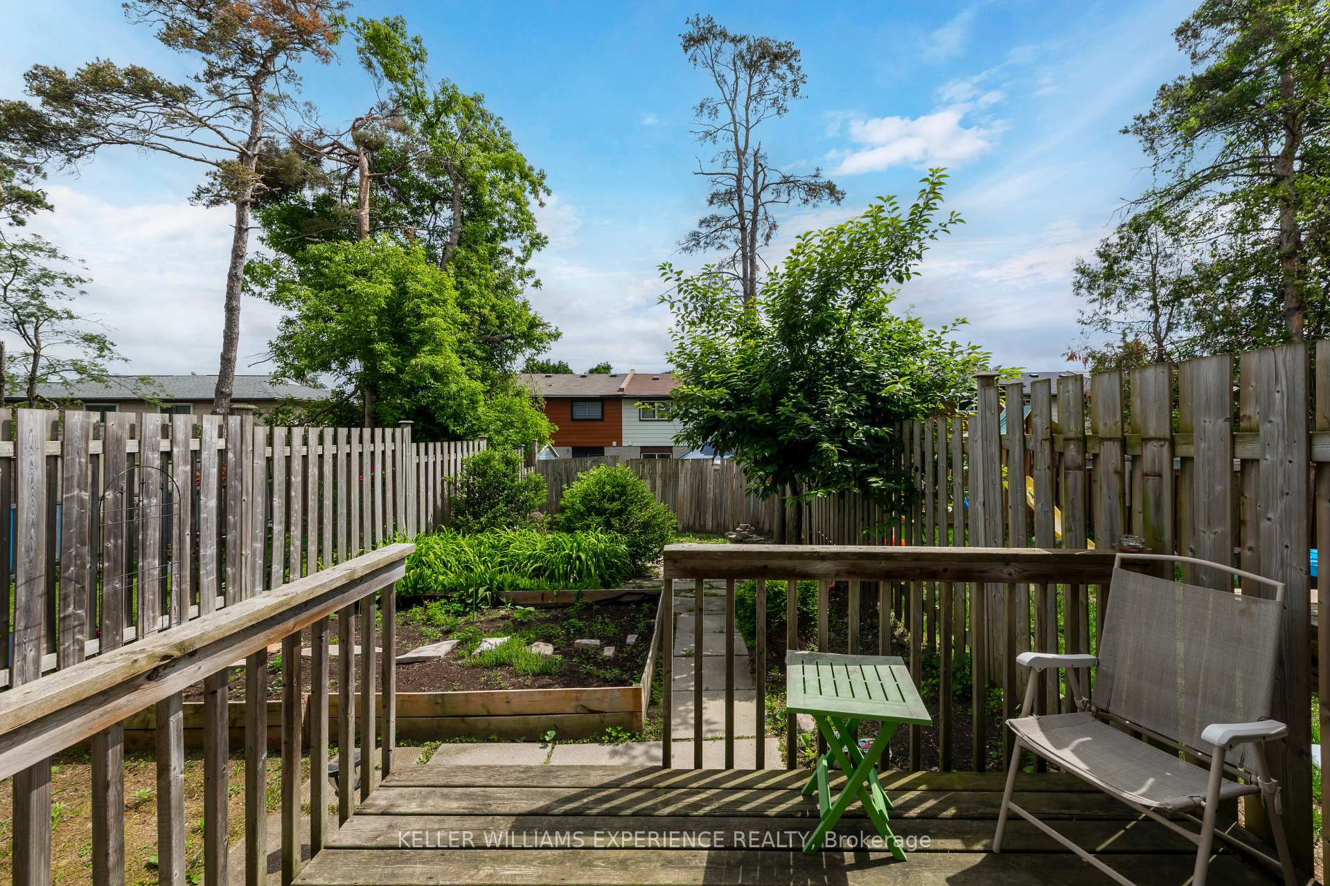 Photo 23 of 88 Chaucer Crescent, Barrie, Letitia Heights — HOMEH