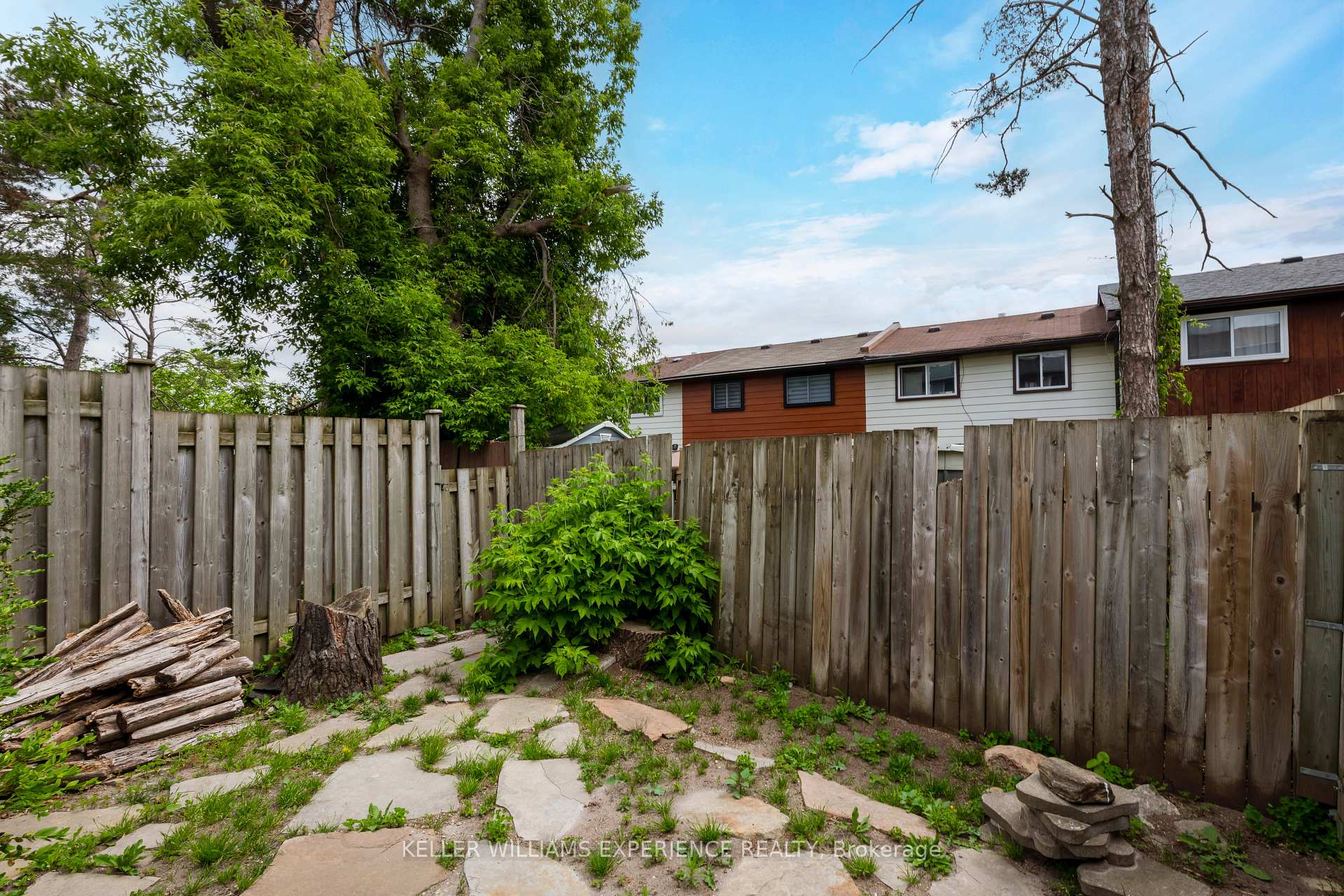 Photo 25 of 88 Chaucer Crescent, Barrie, Letitia Heights — HOMEH