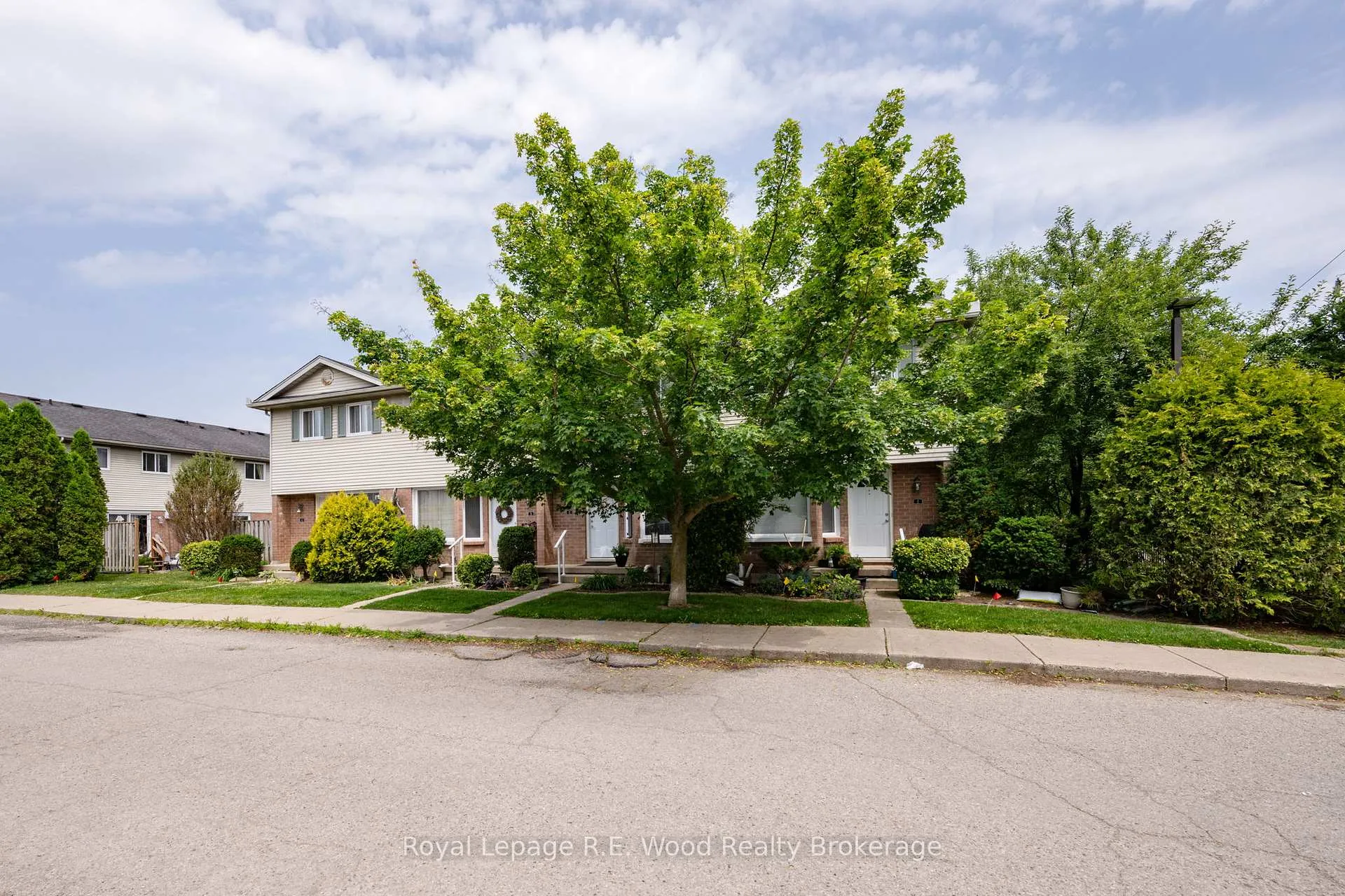Front of Unit 4, 10 Dufferin Street