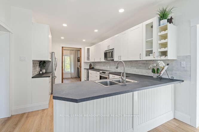 Photo 16 of 18 Mccullogh Drive, Erin, Hillsburgh — HOMEH