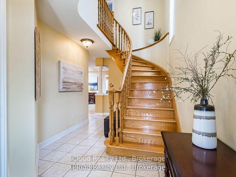 Photo 4 of 329 Ellwood Drive W, Caledon, Bolton West — HOMEH
