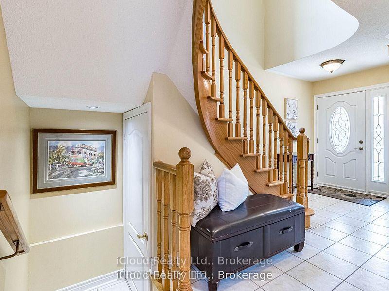 Photo 7 of 329 Ellwood Drive W, Caledon, Bolton West — HOMEH
