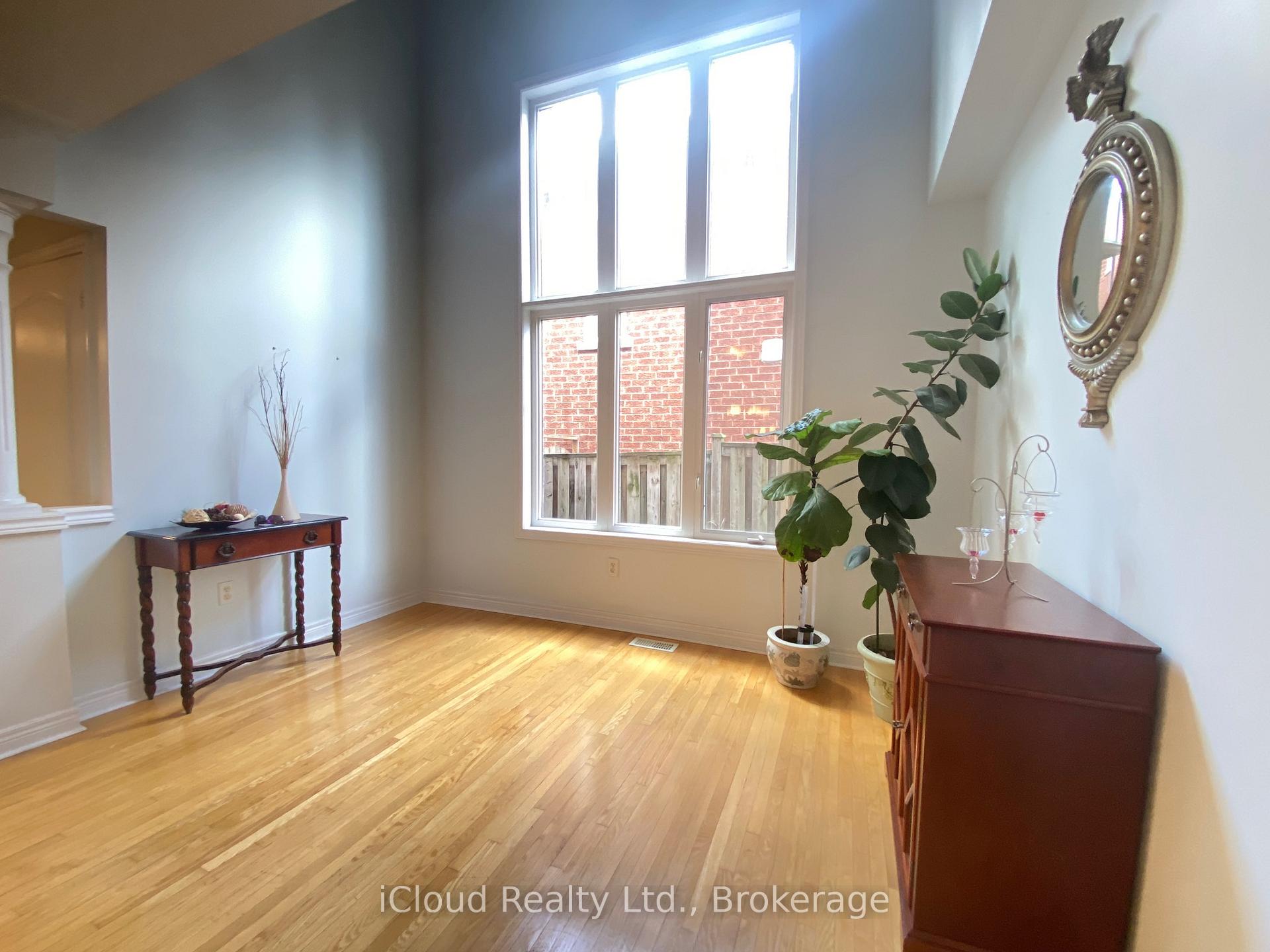 Photo 10 of 329 Ellwood Drive W, Caledon, Bolton West — HOMEH