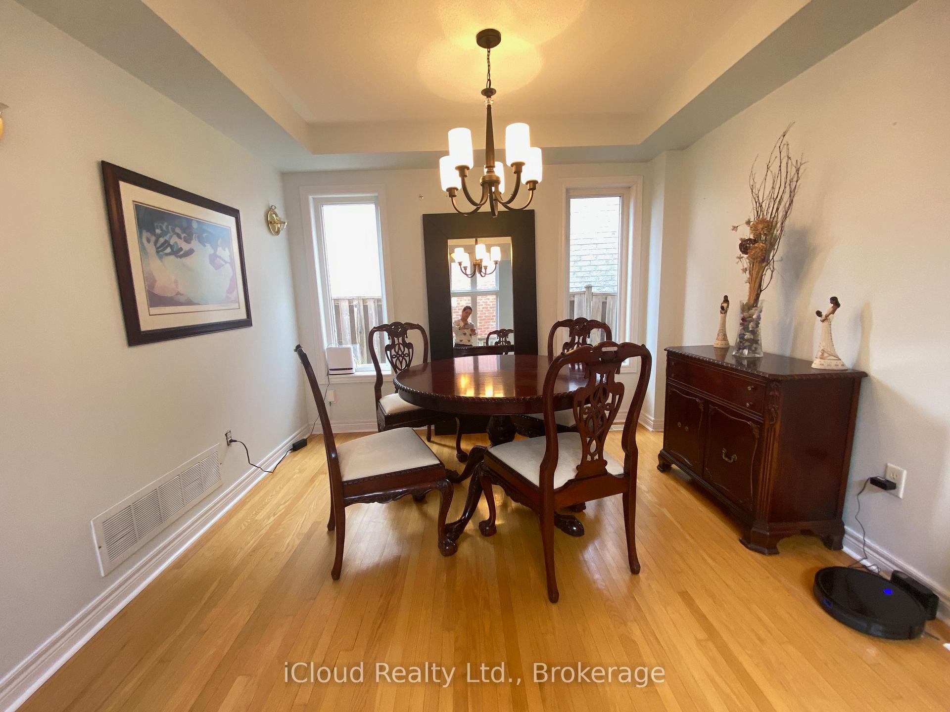 Photo 11 of 329 Ellwood Drive W, Caledon, Bolton West — HOMEH