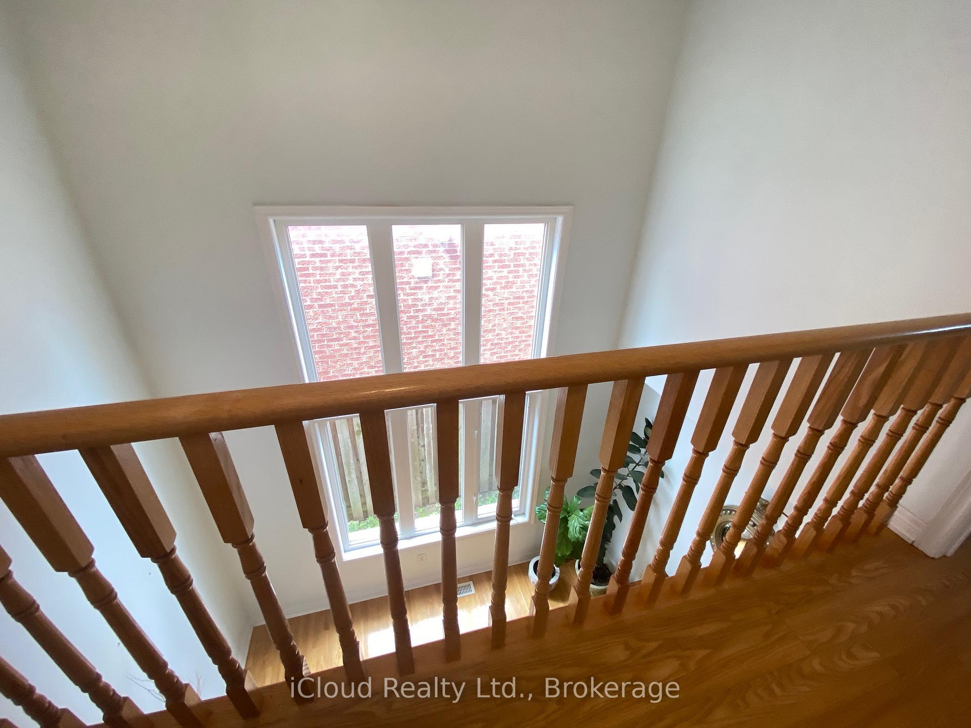 Photo 19 of 329 Ellwood Drive W, Caledon, Bolton West — HOMEH