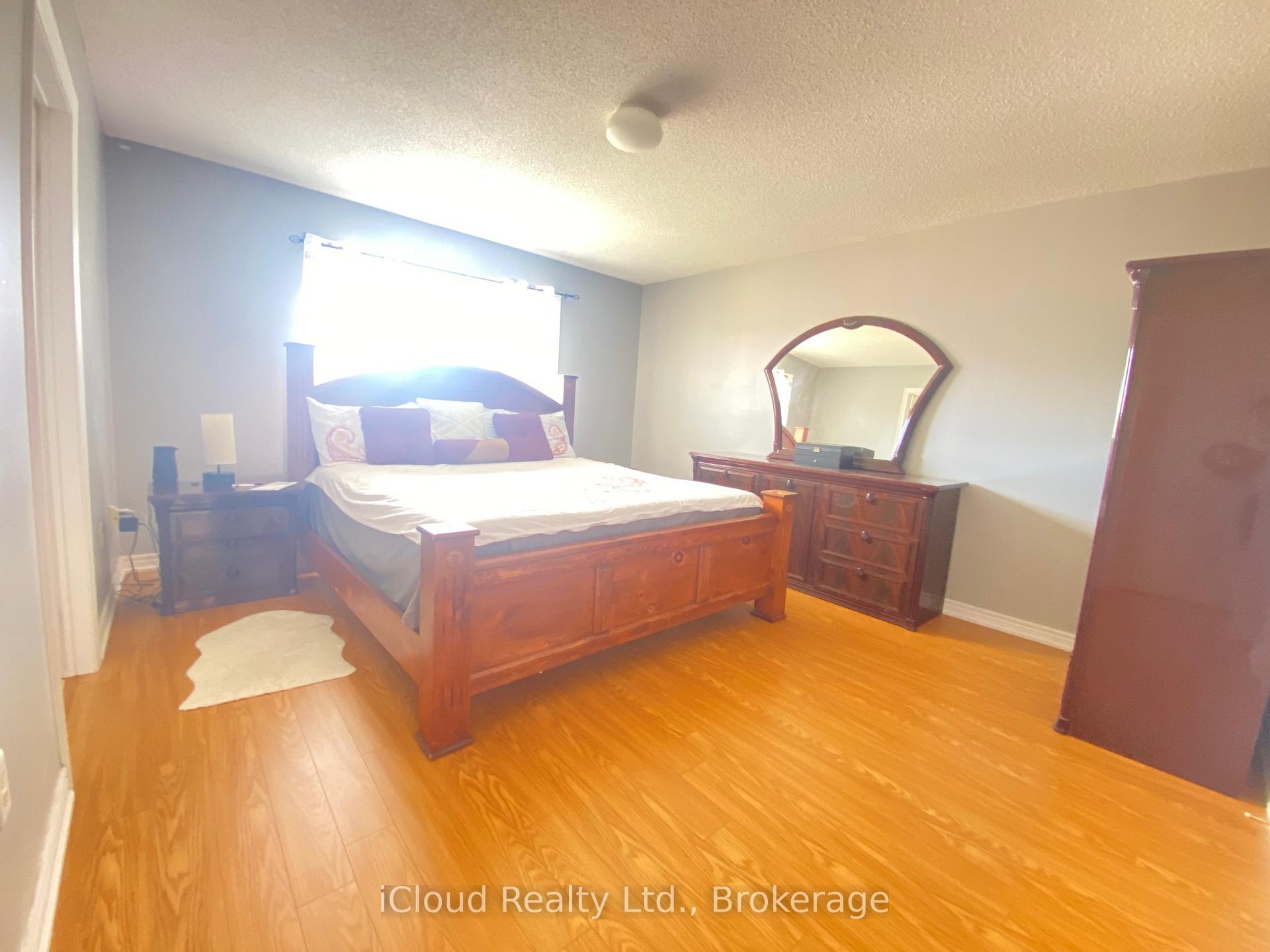 Photo 23 of 329 Ellwood Drive W, Caledon, Bolton West — HOMEH